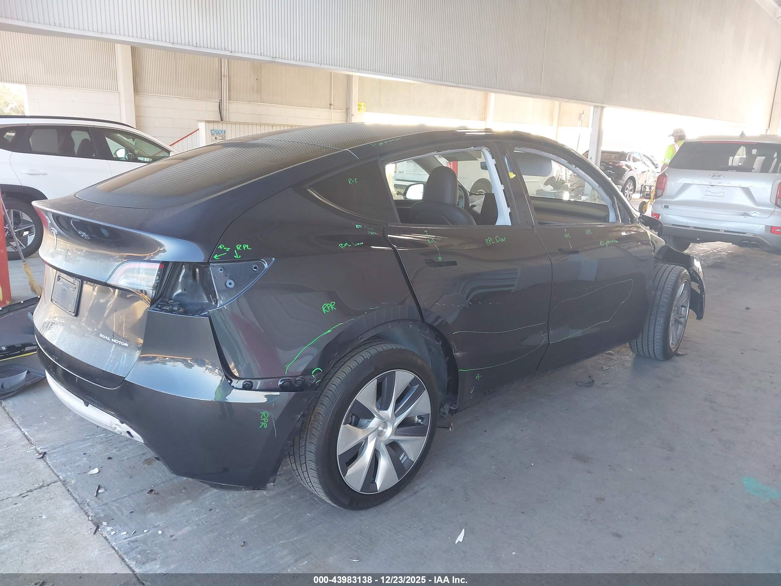 TESLA MODEL image 4