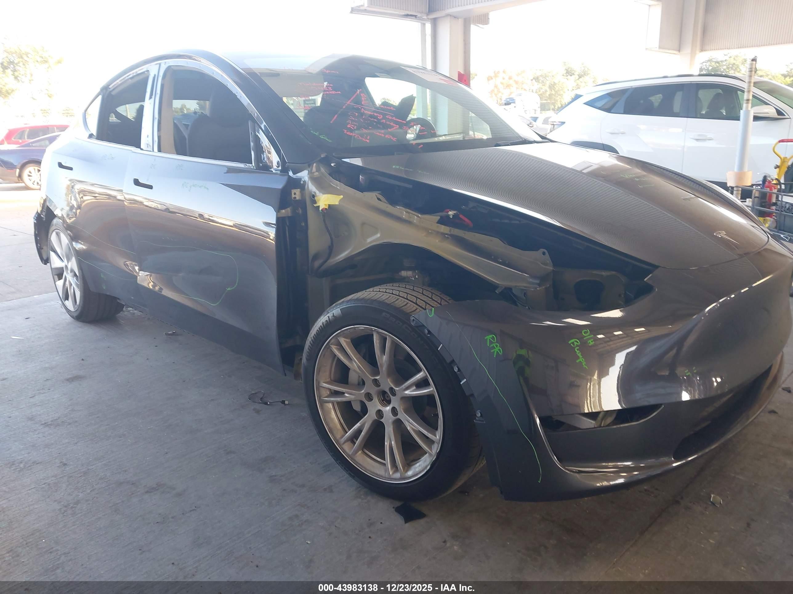 TESLA MODEL image 6