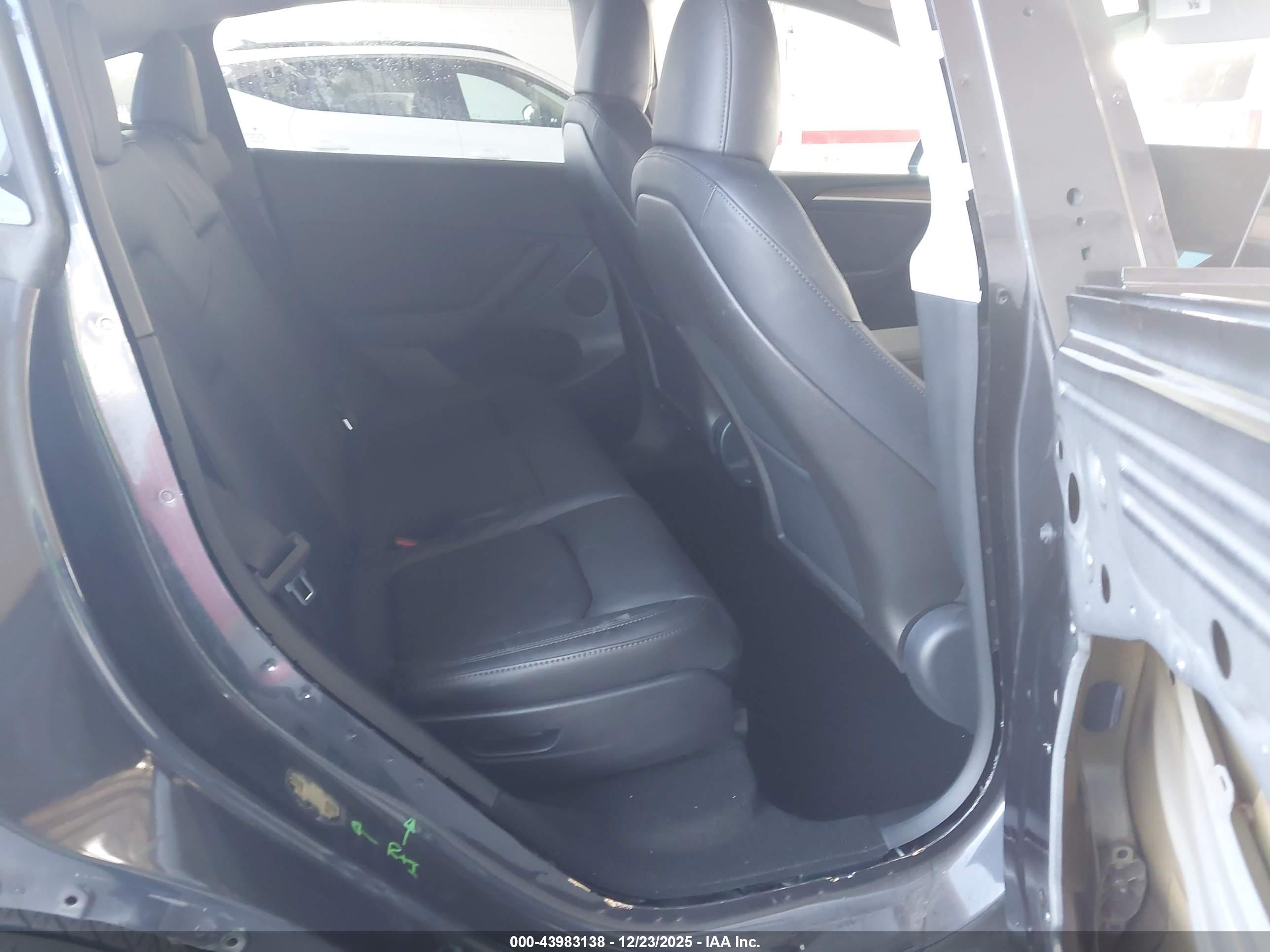 TESLA MODEL image 8