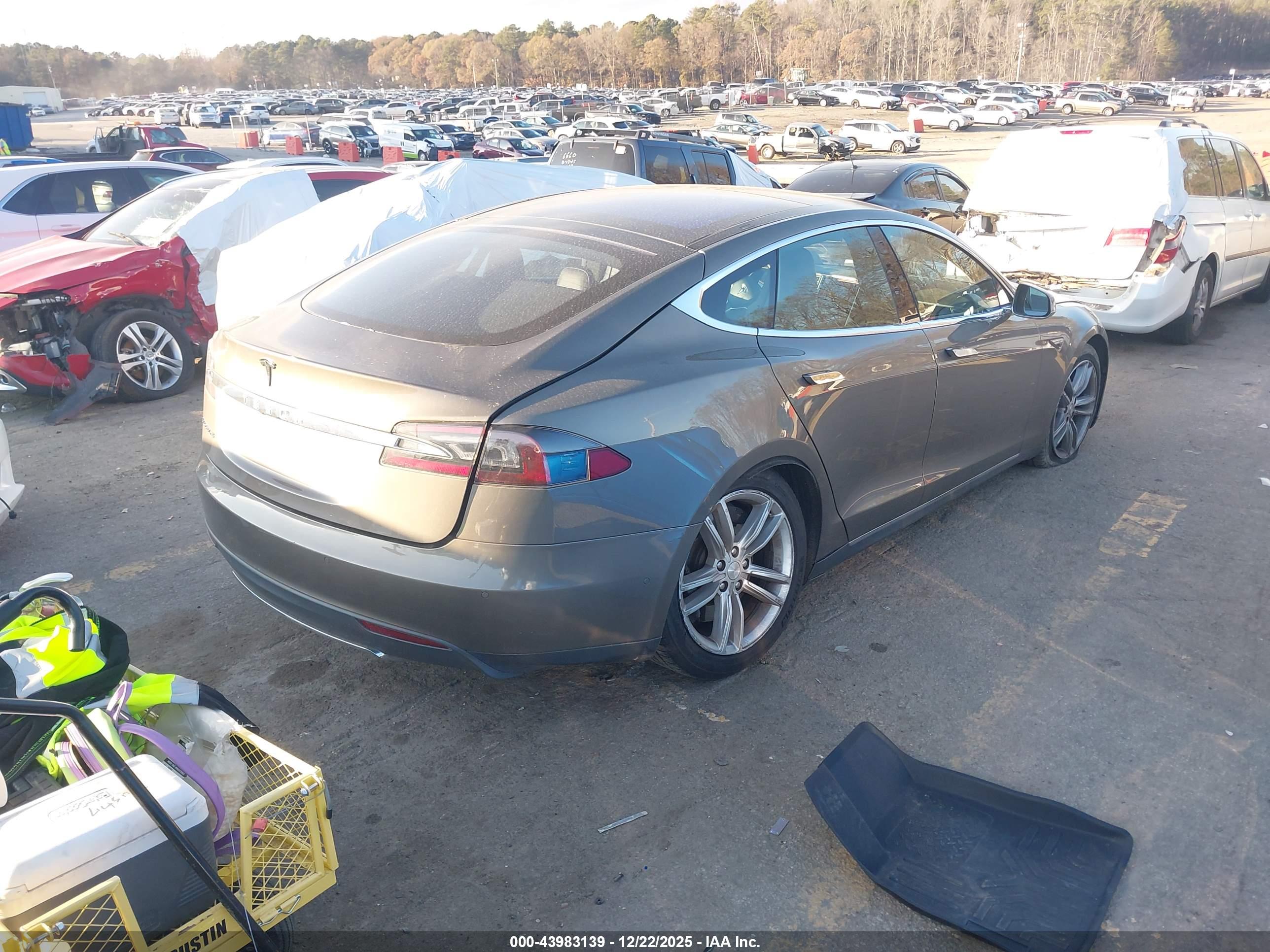 TESLA MODEL image 4