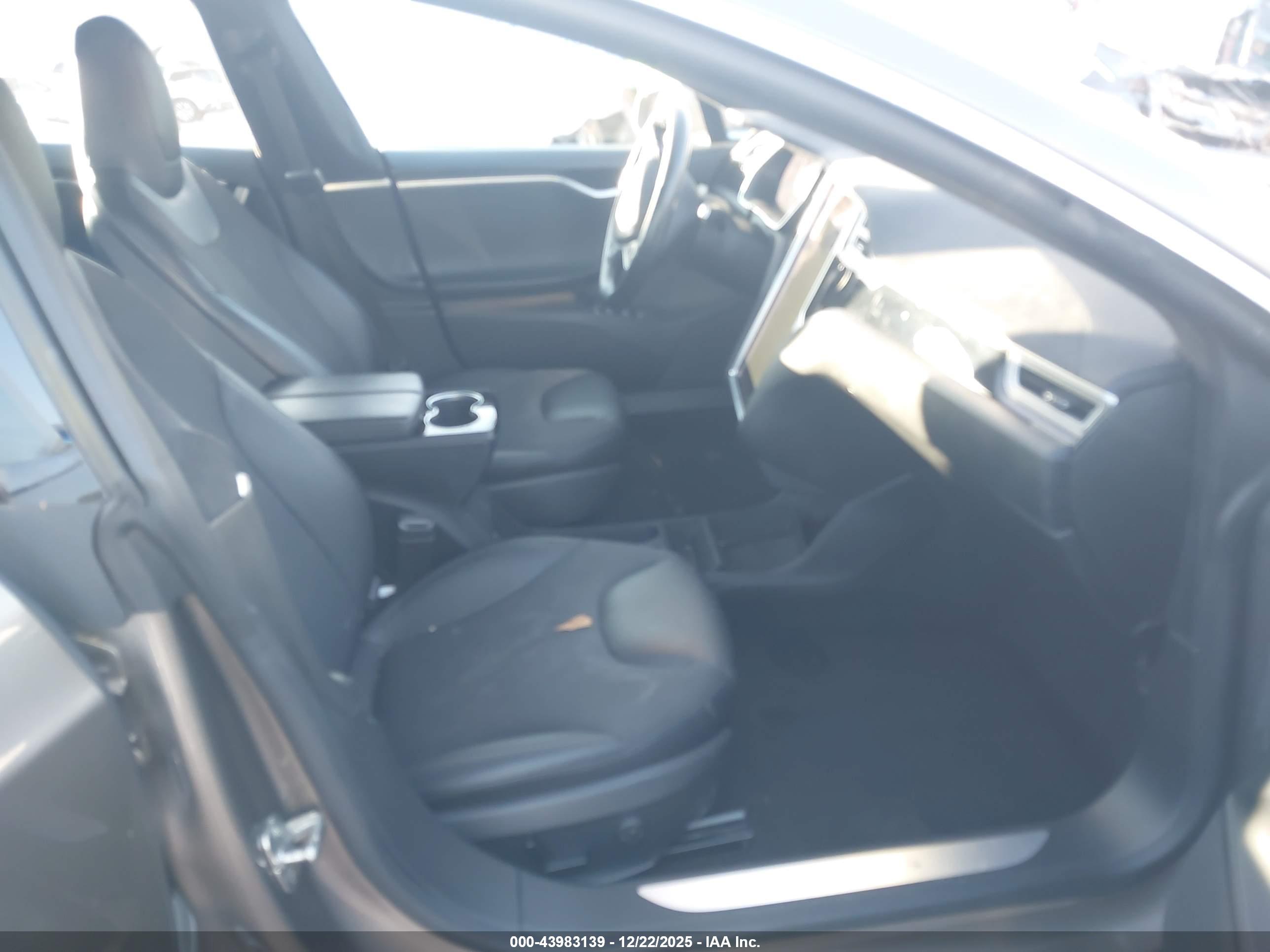 TESLA MODEL image 5