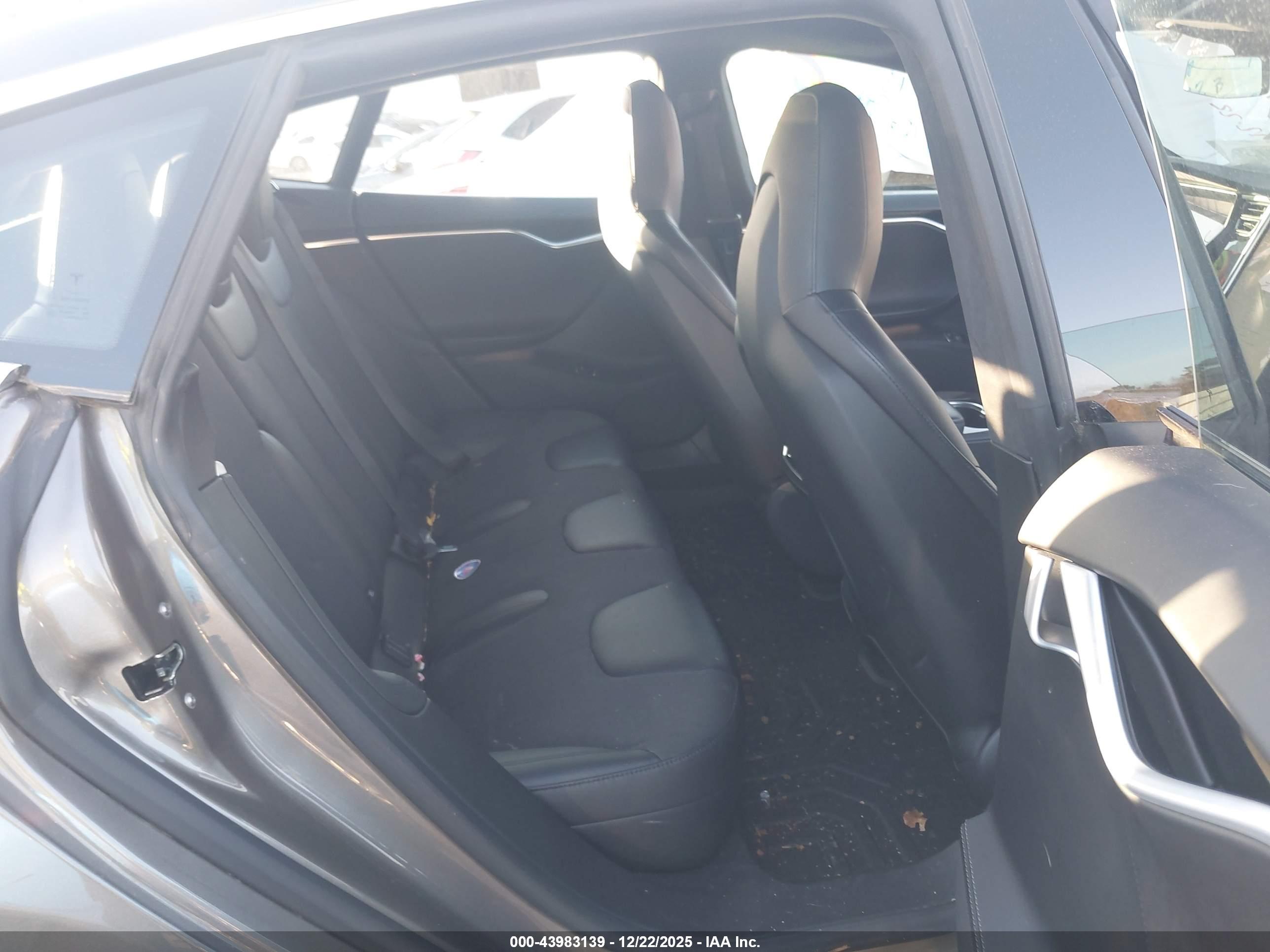 TESLA MODEL image 8