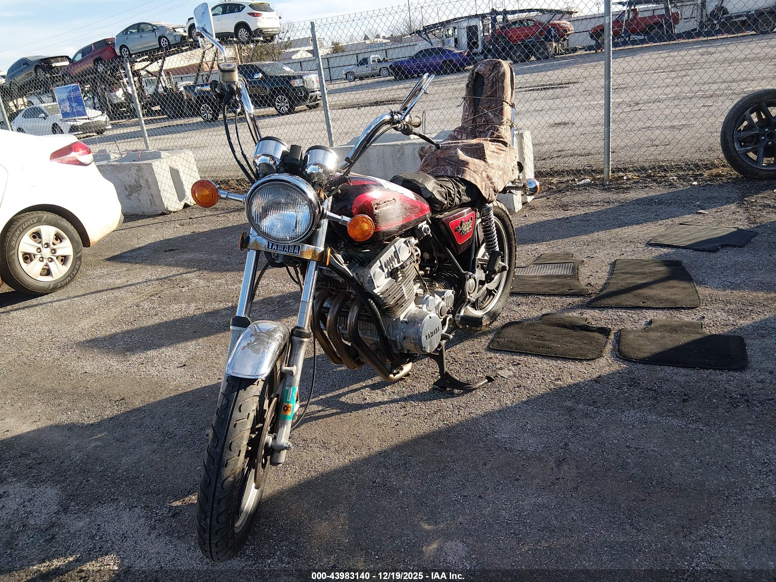 YAMAHA XS750 image 2