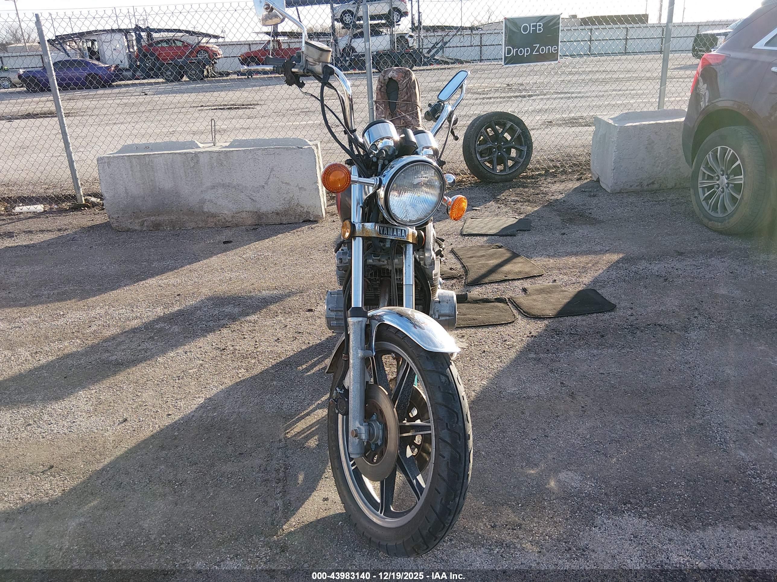 YAMAHA XS750 image 5