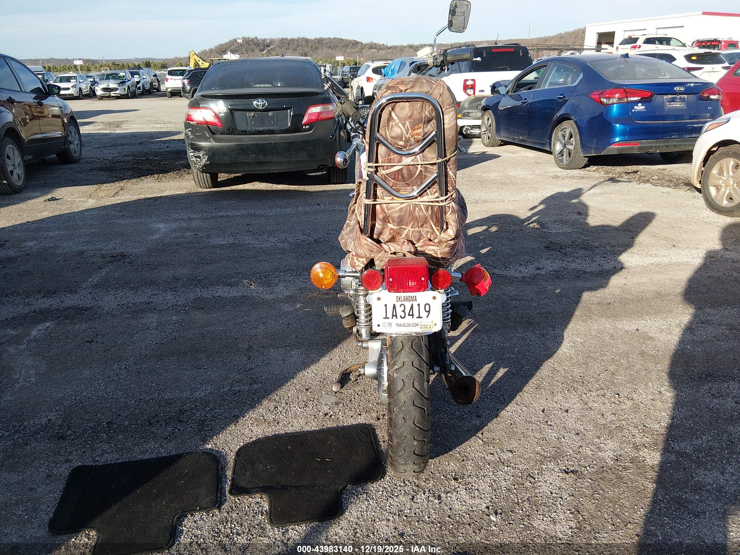 YAMAHA XS750 image 6