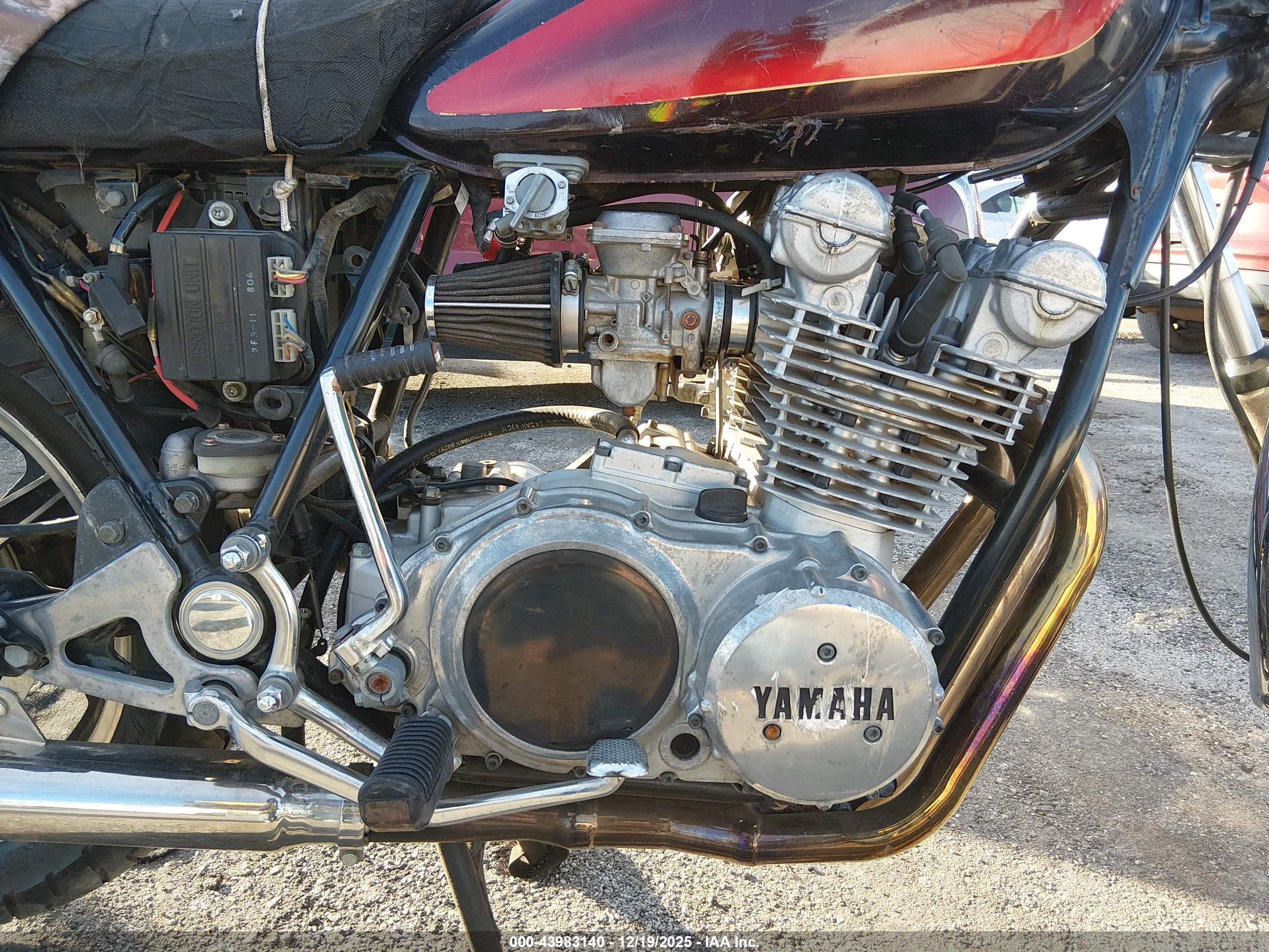 YAMAHA XS750 image 8