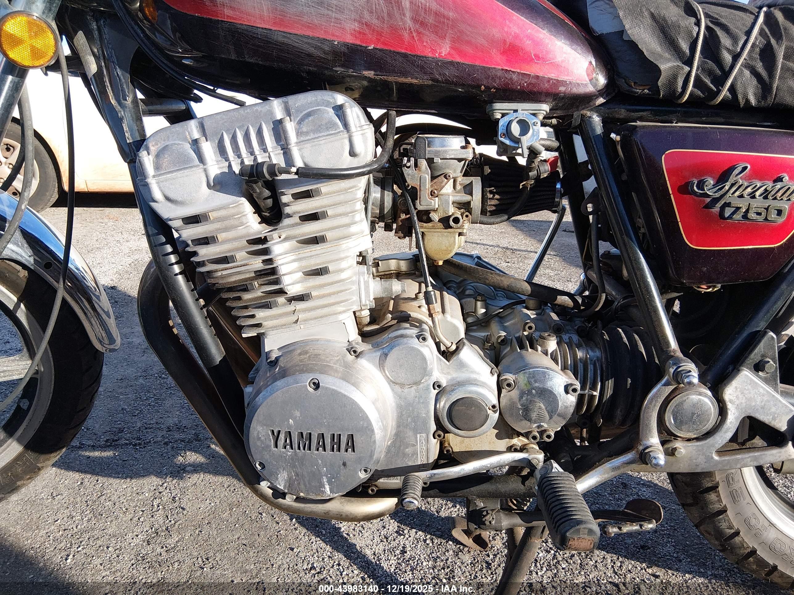 YAMAHA XS750 image 9