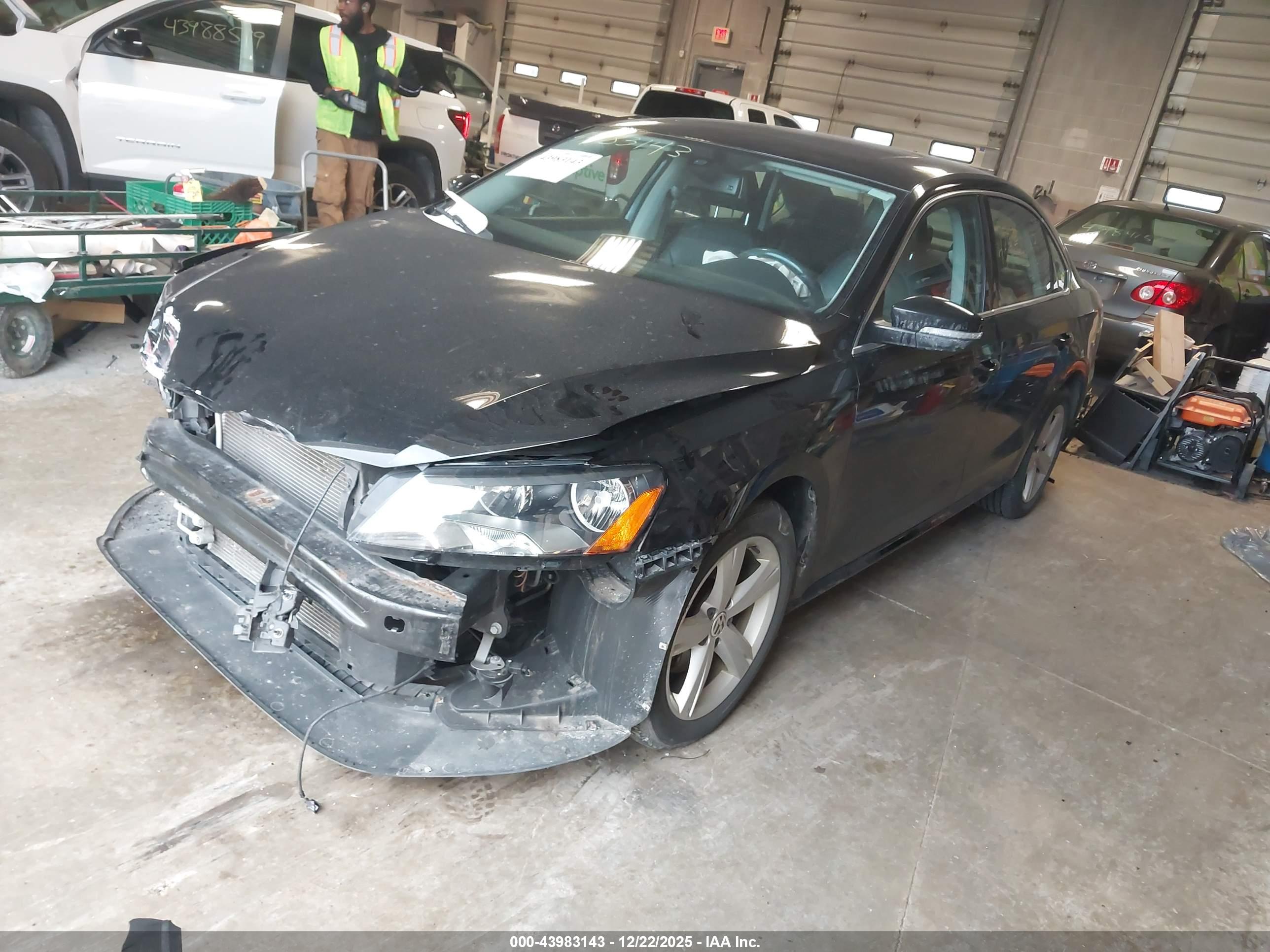 VOLKSWAGEN PASSAT image 2