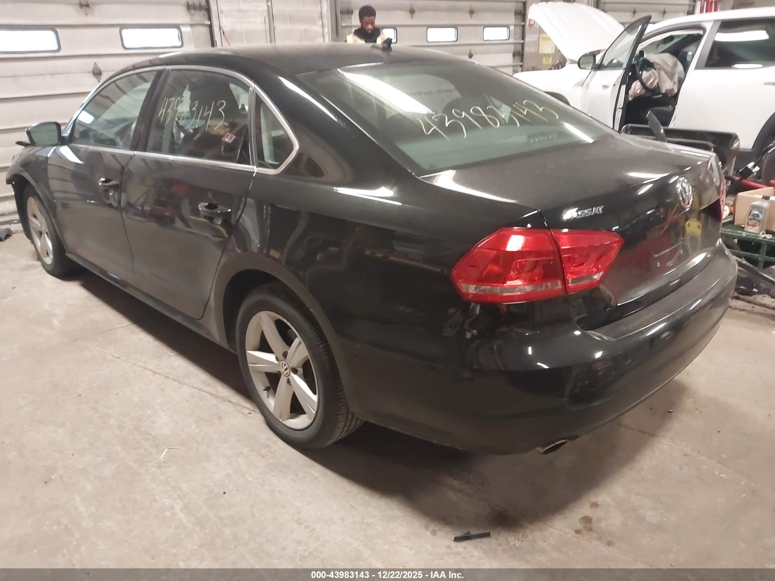 VOLKSWAGEN PASSAT image 3