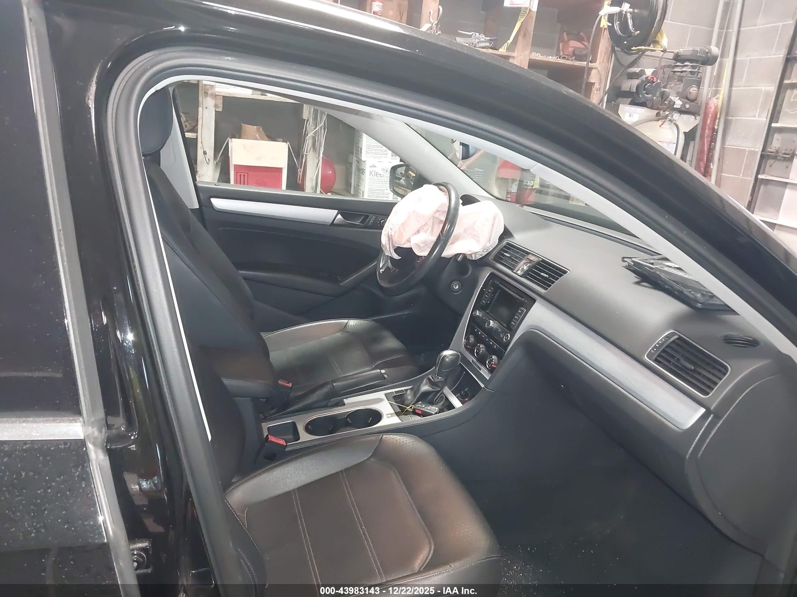 VOLKSWAGEN PASSAT image 5
