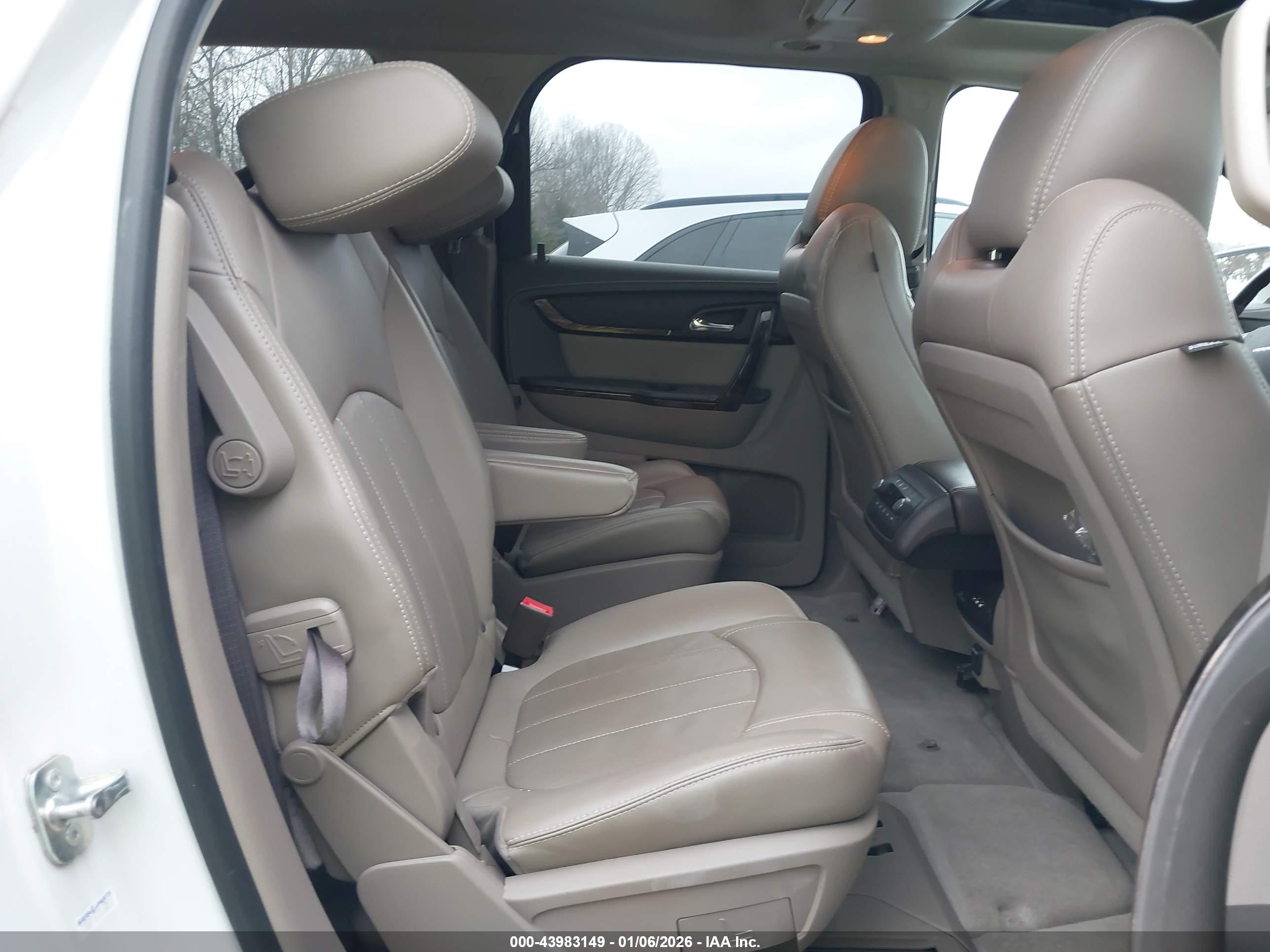 GMC ACADIA image 8