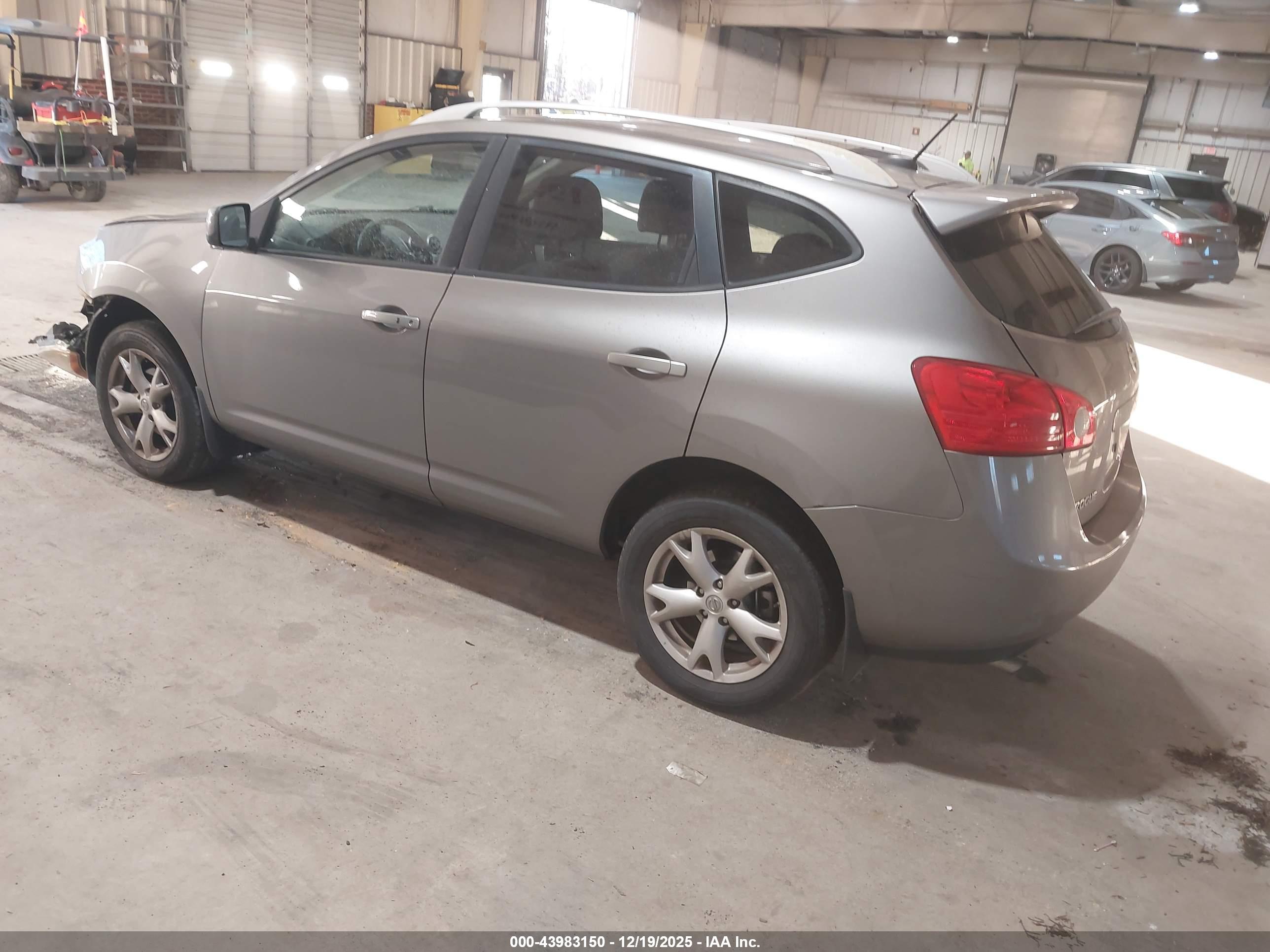 NISSAN ROGUE image 3