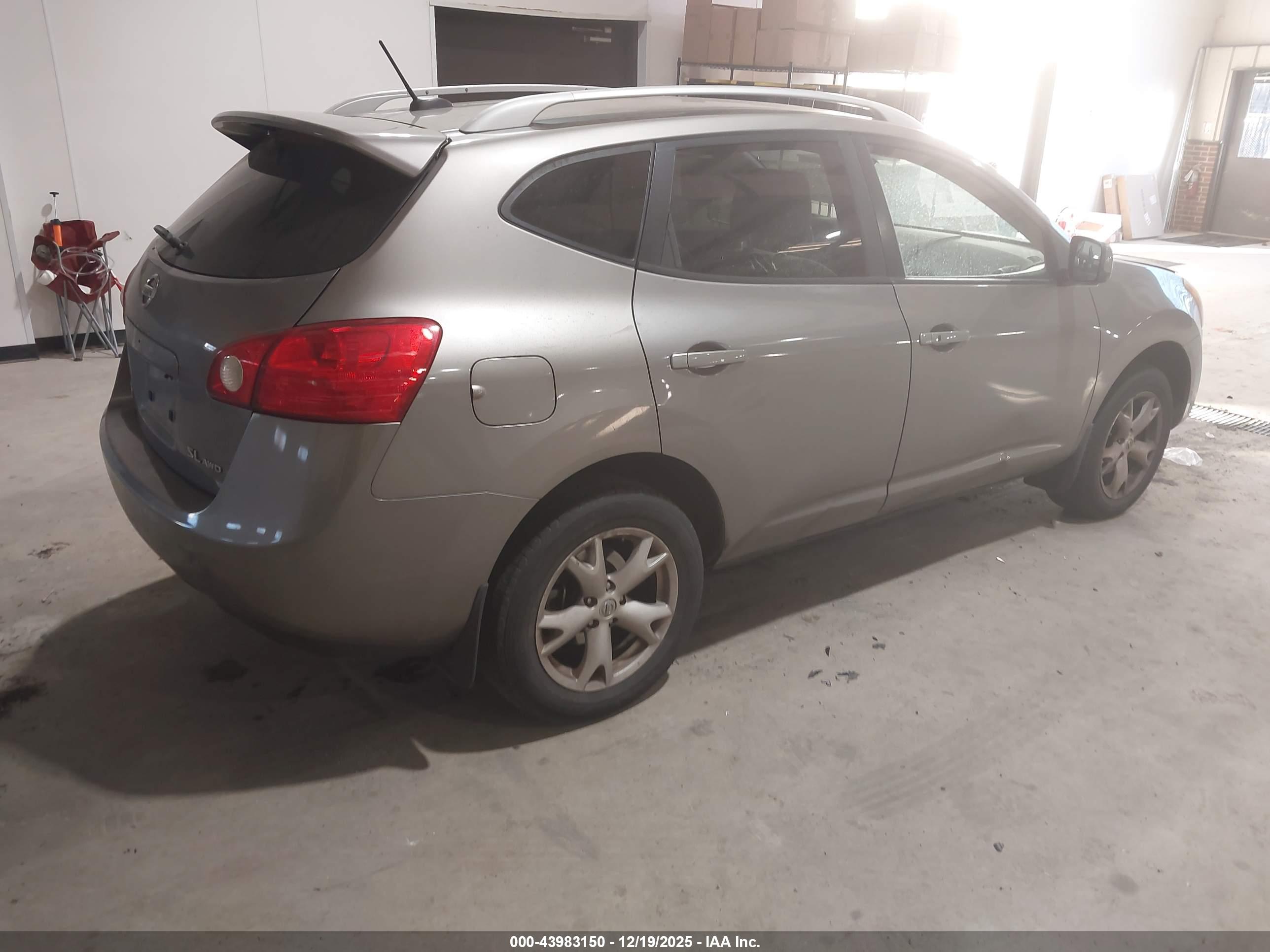 NISSAN ROGUE image 4