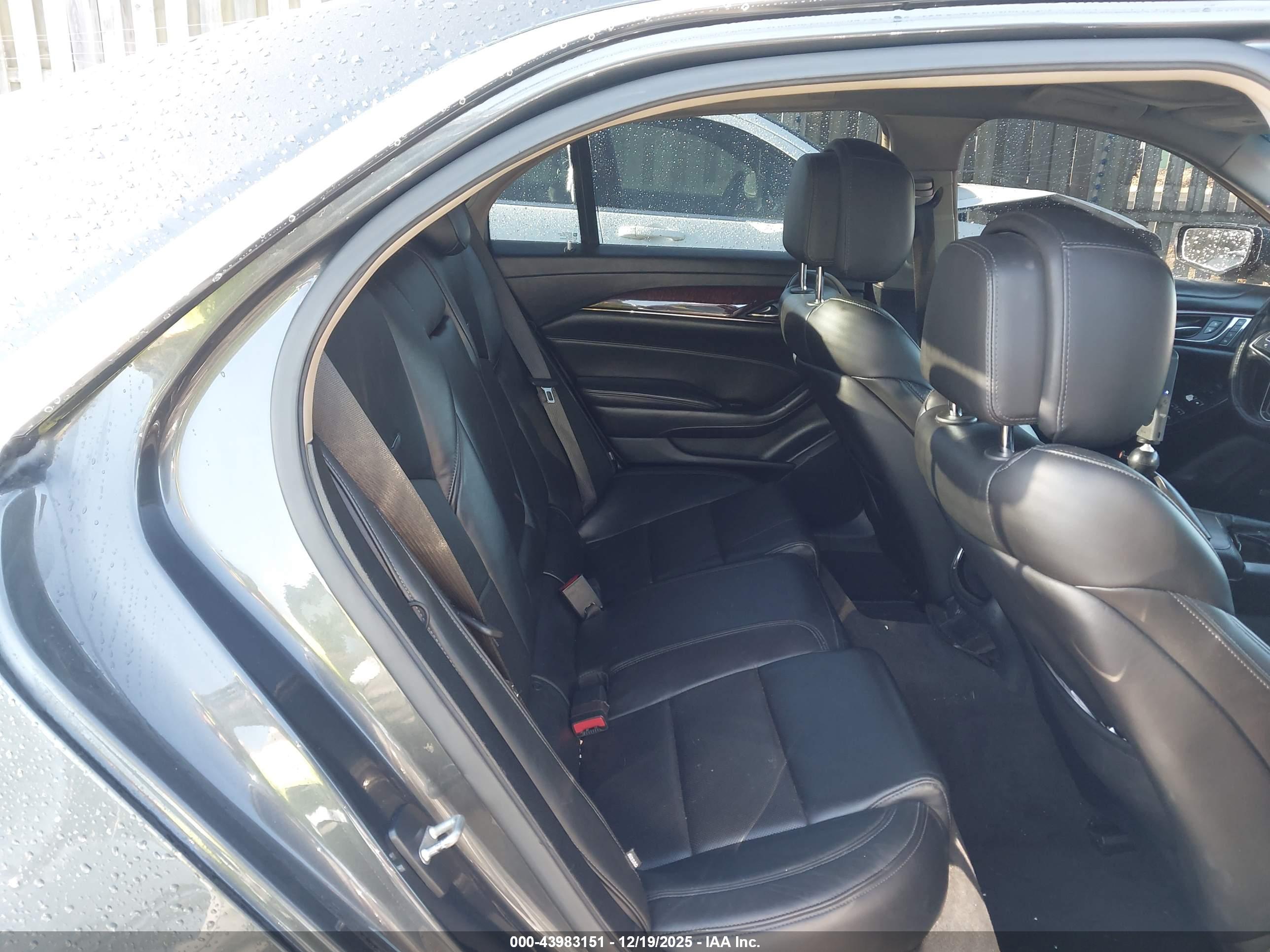CADILLAC CTS image 8