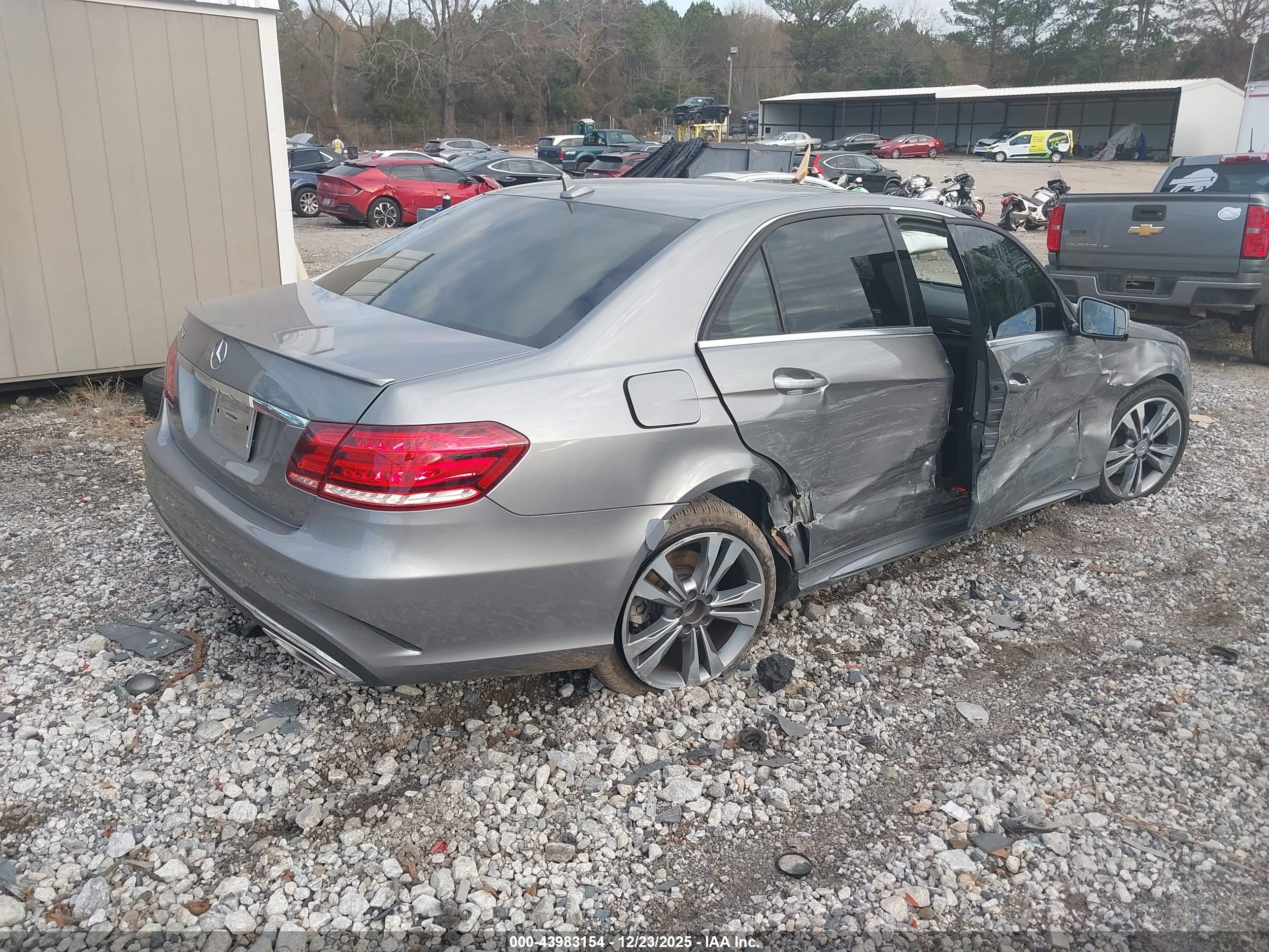 MERCEDES-BENZ E image 4