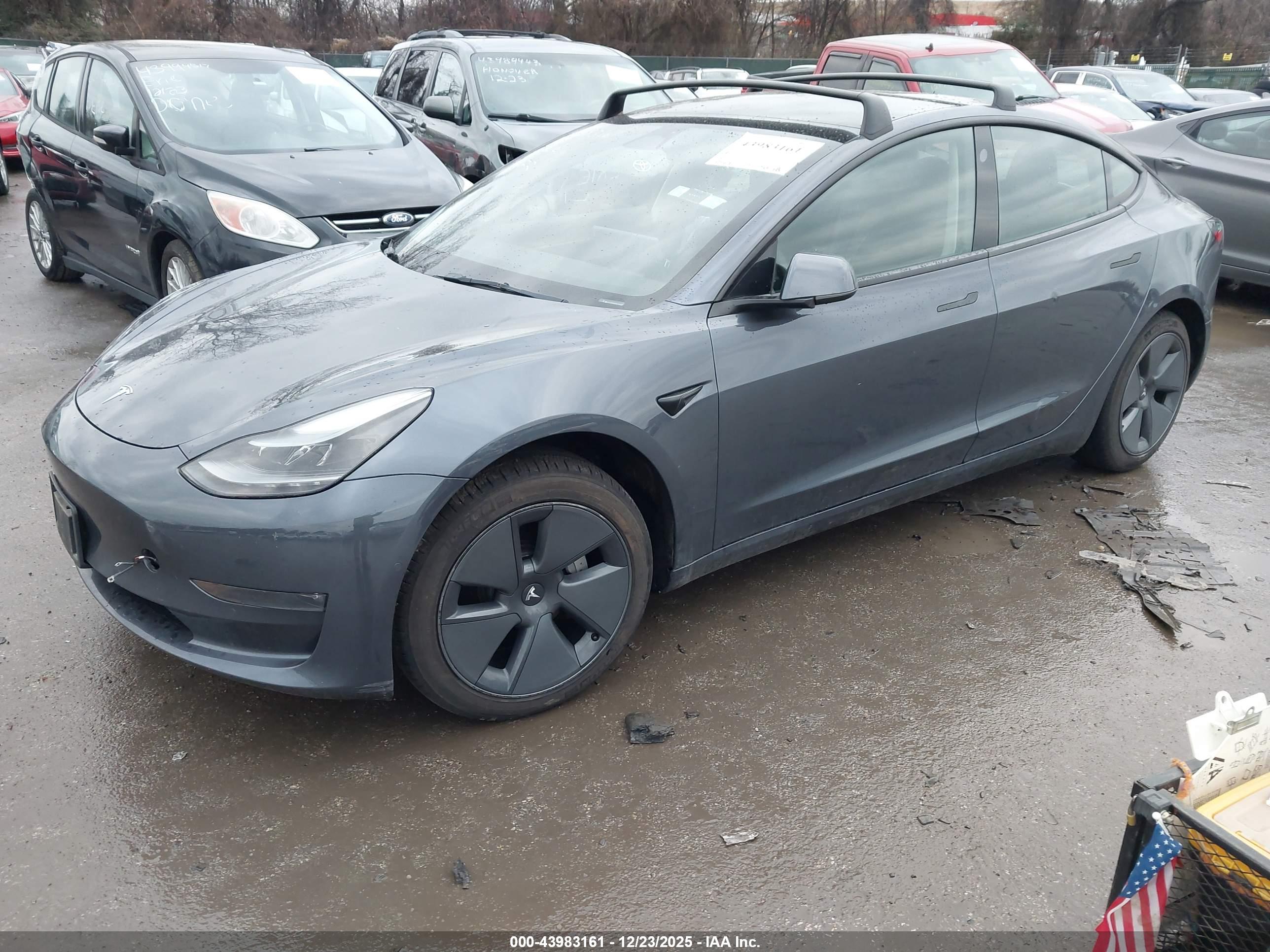 TESLA MODEL image 2