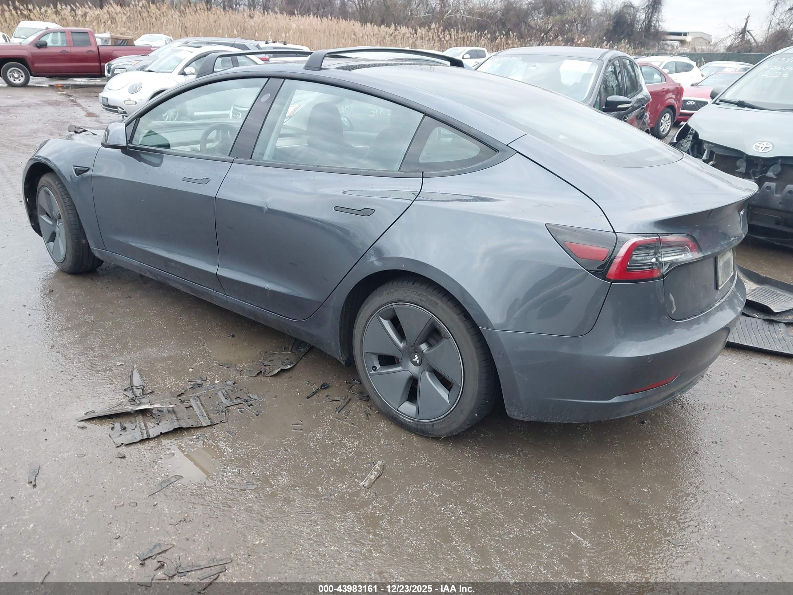 TESLA MODEL image 3