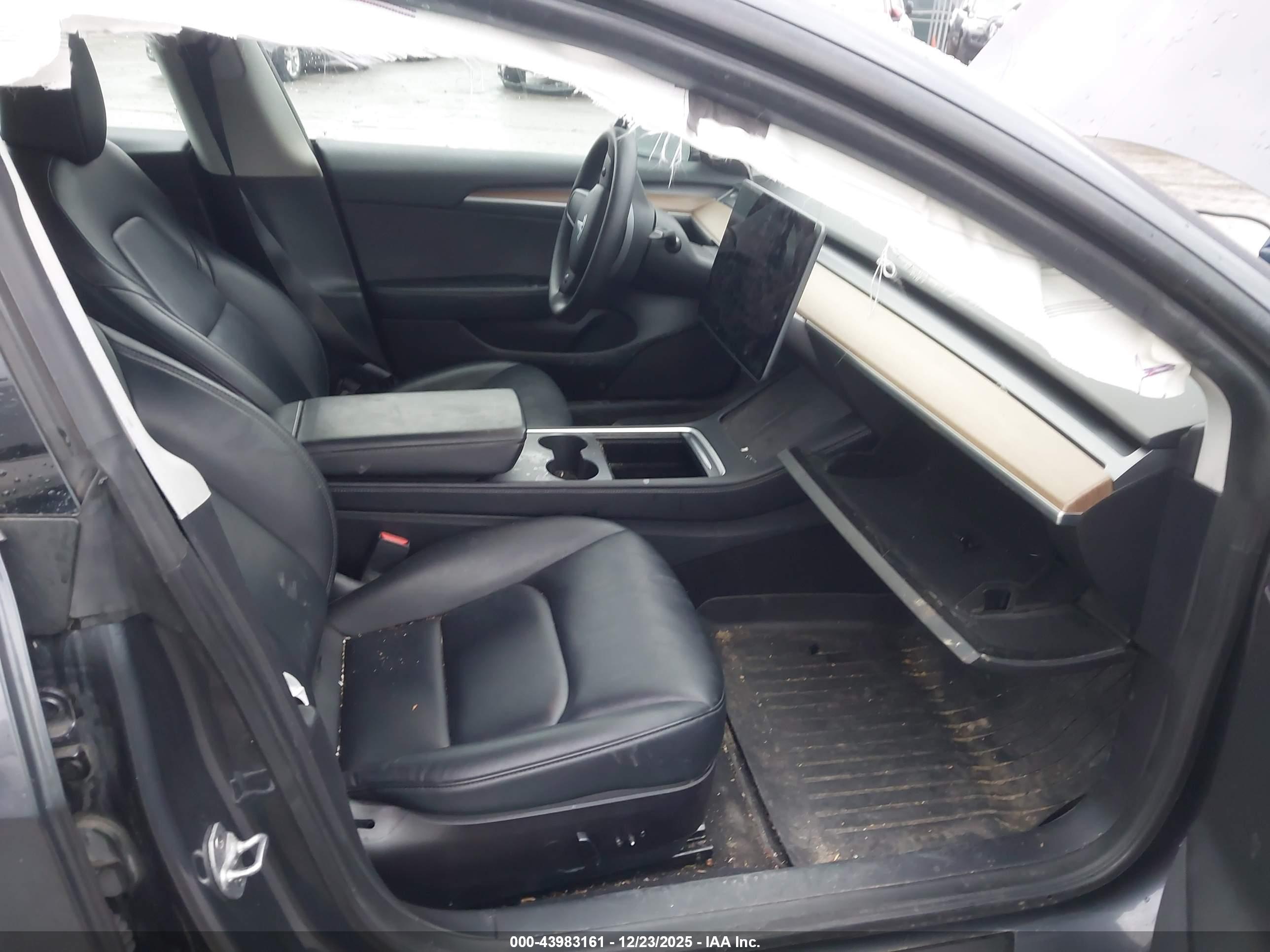 TESLA MODEL image 5
