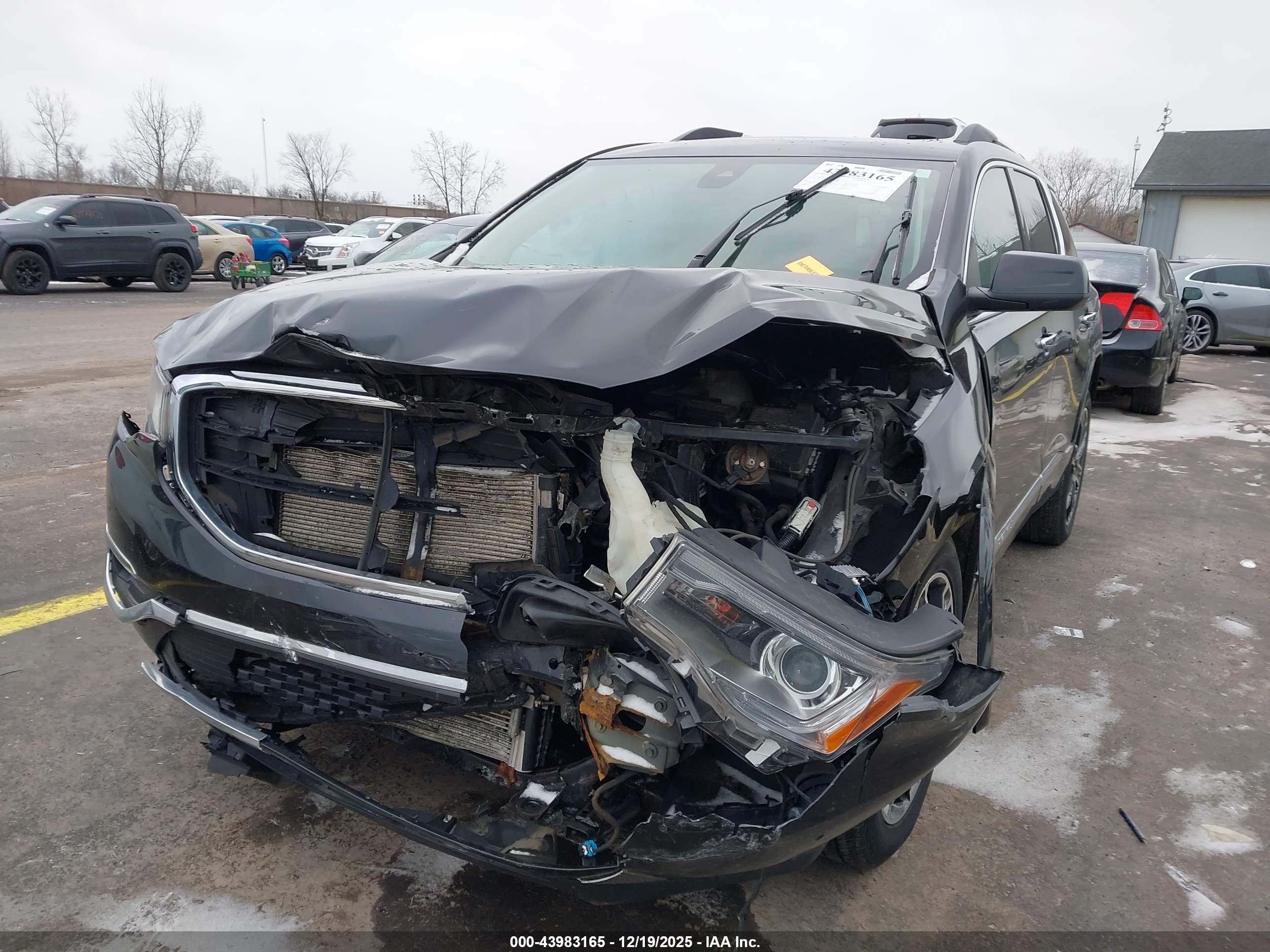 GMC ACADIA image 2