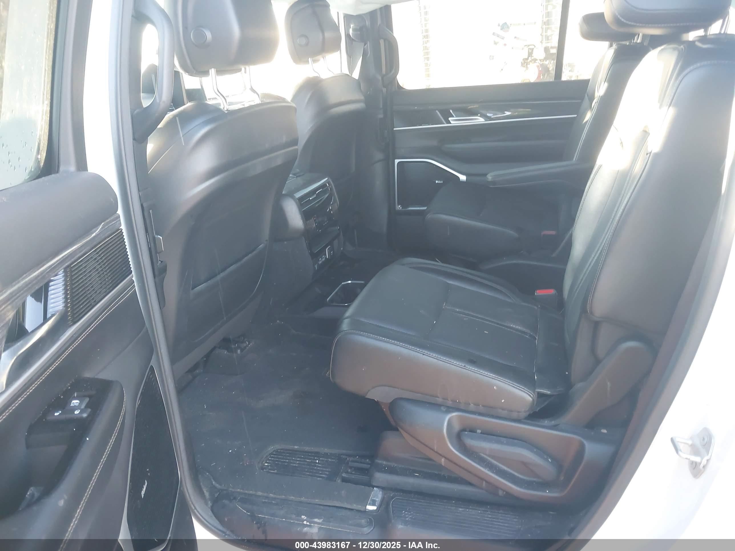 JEEP WAGONEER image 8