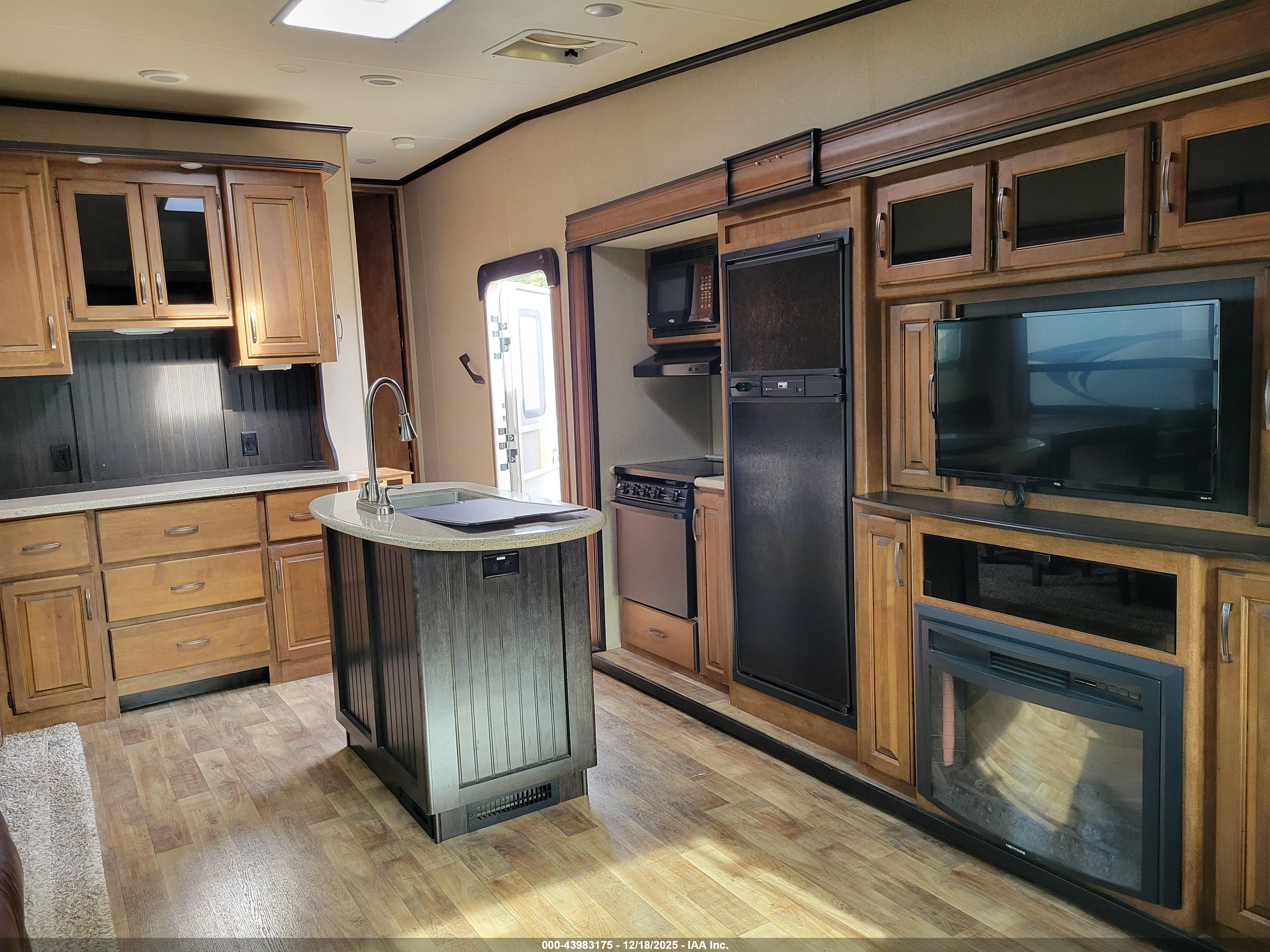 GRAND DESIGN image 10