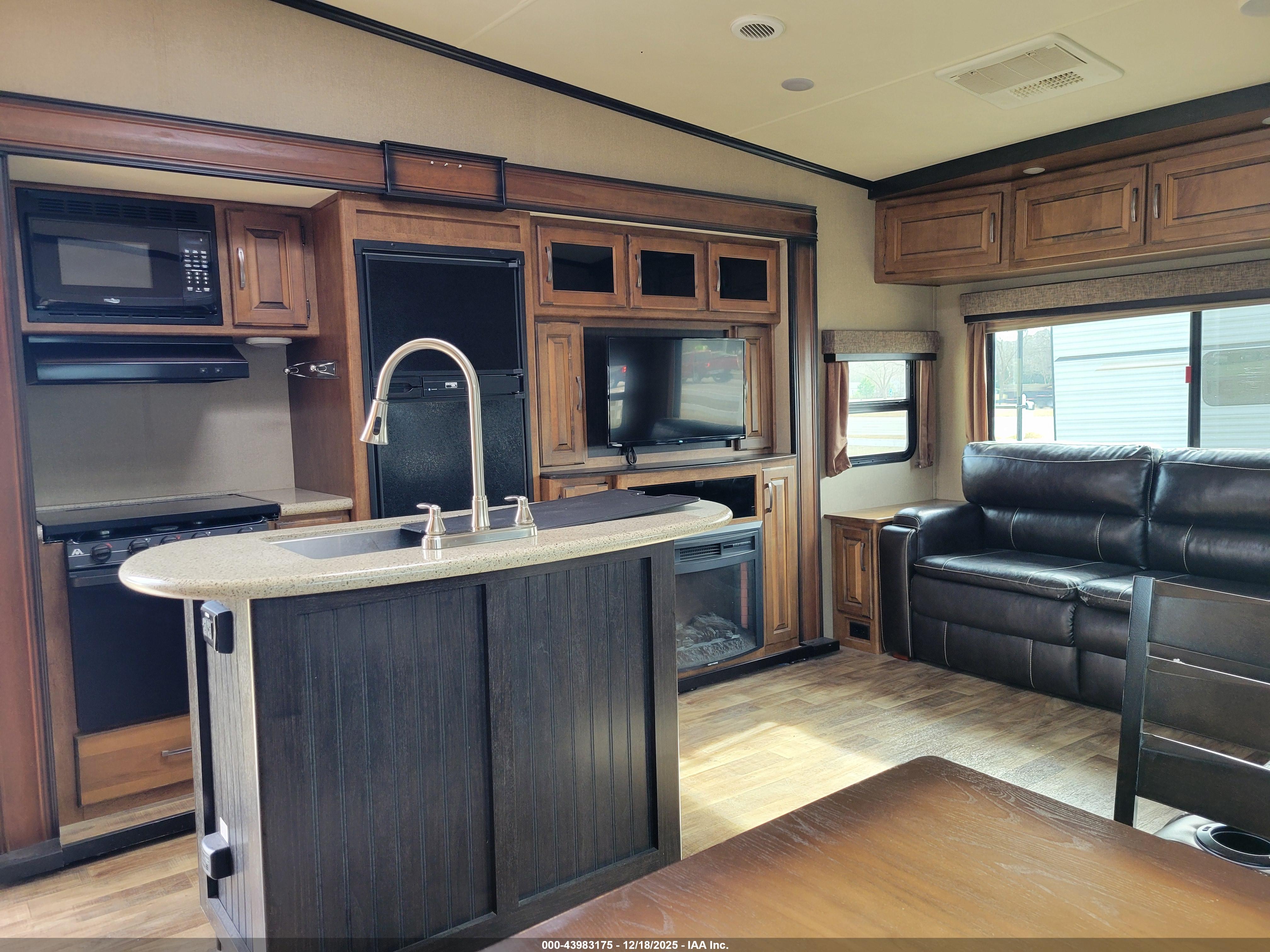 GRAND DESIGN image 11
