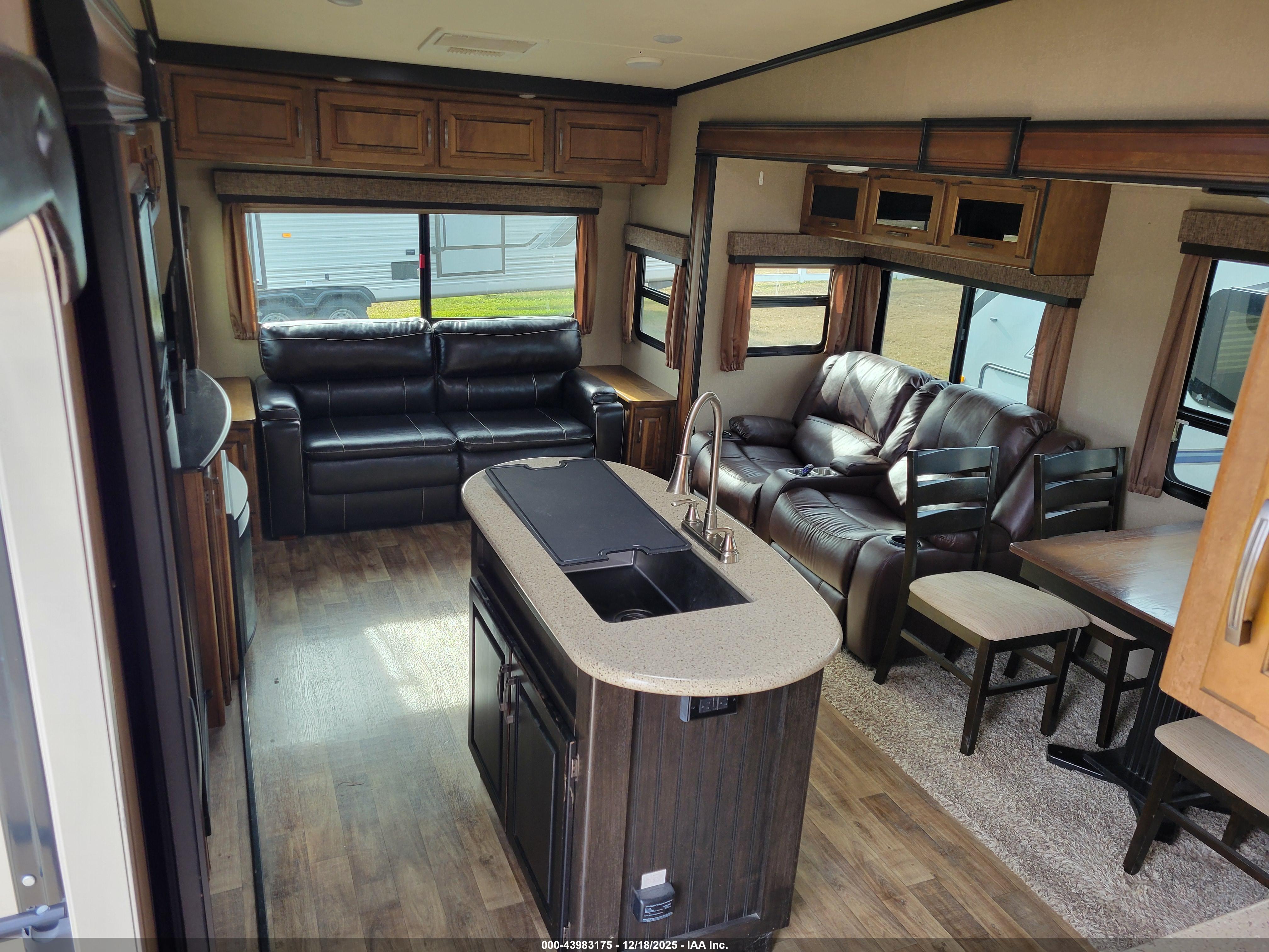 GRAND DESIGN image 7