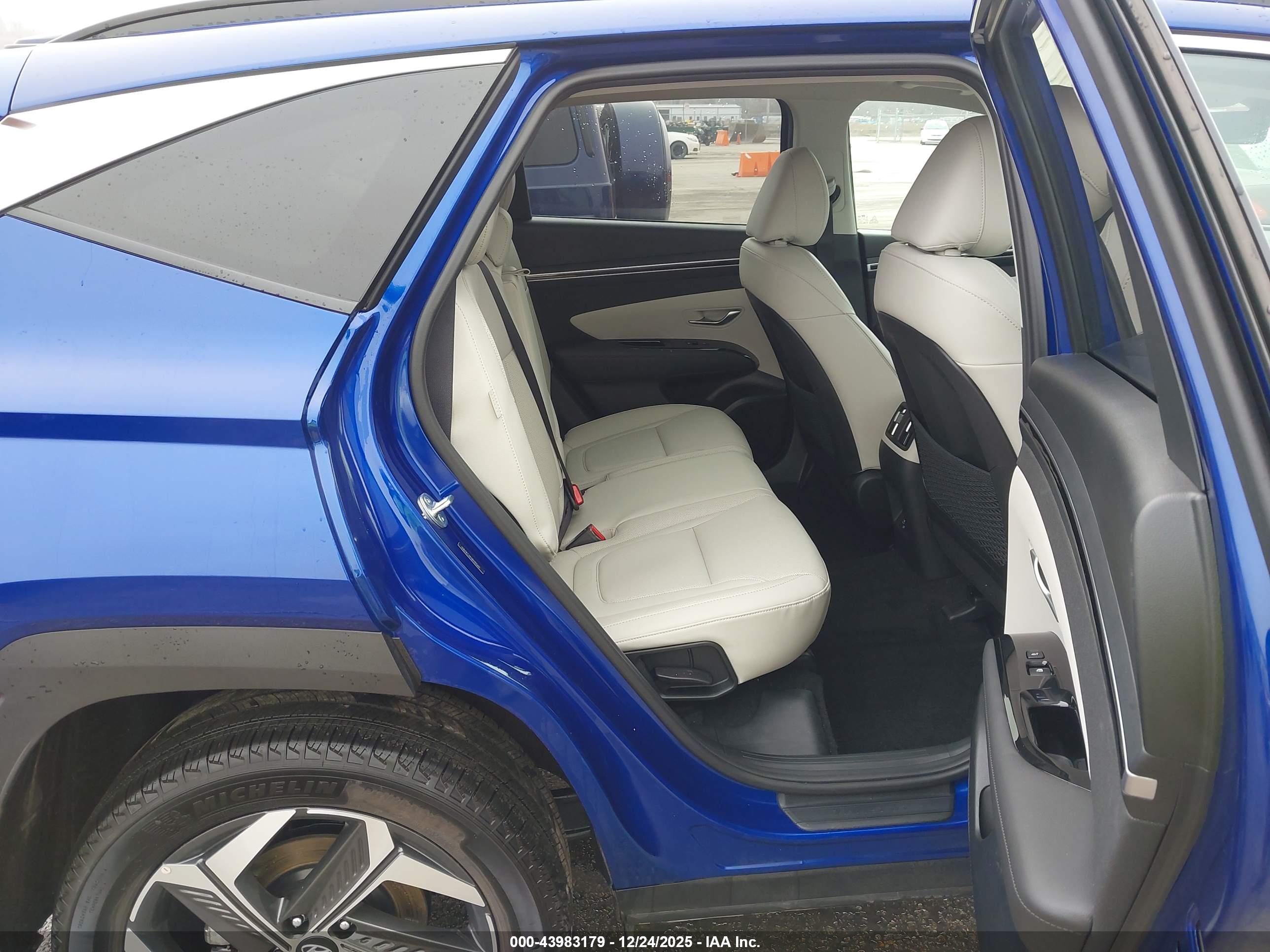 HYUNDAI TUCSON image 8