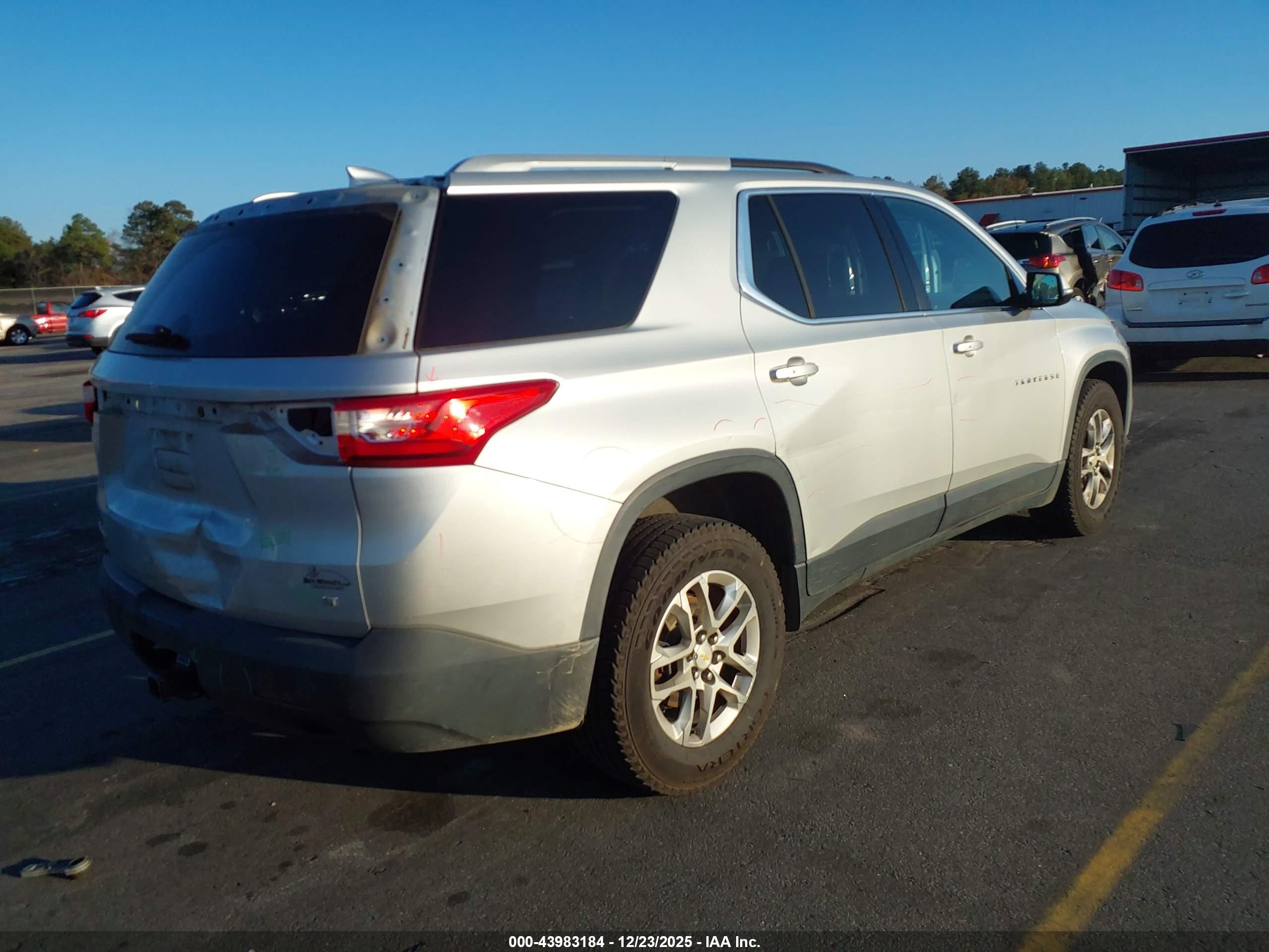 CHEVROLET TRAVERSE image 4