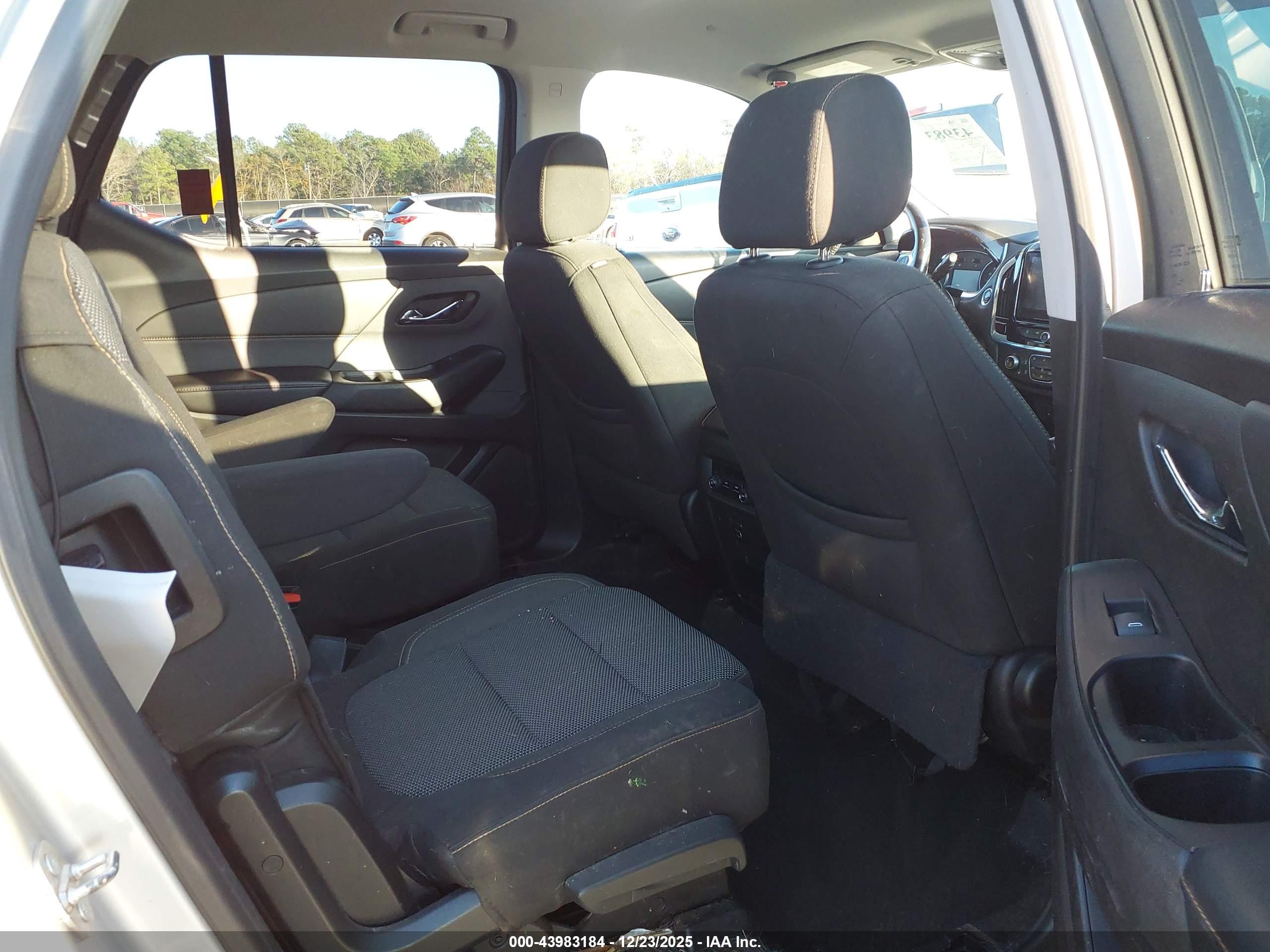 CHEVROLET TRAVERSE image 8