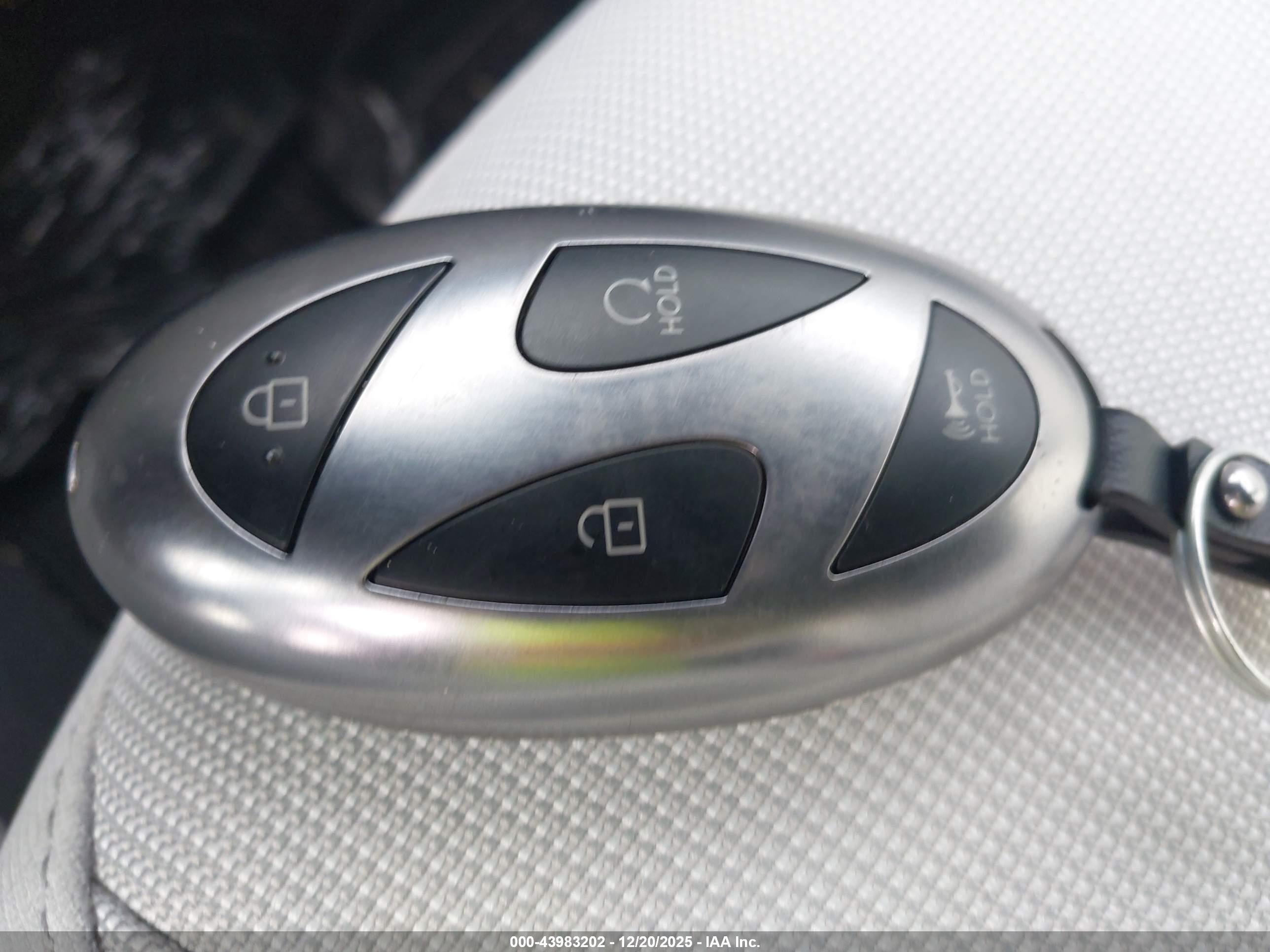 HYUNDAI KONA image 11