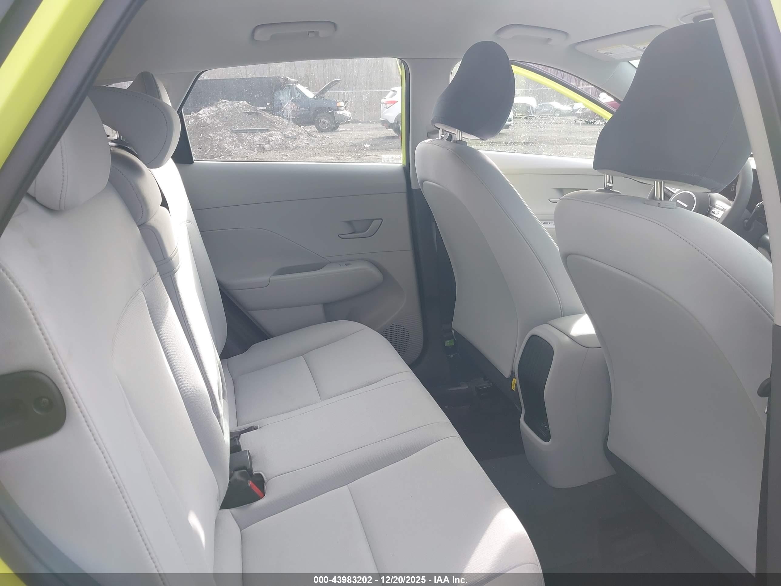 HYUNDAI KONA image 8