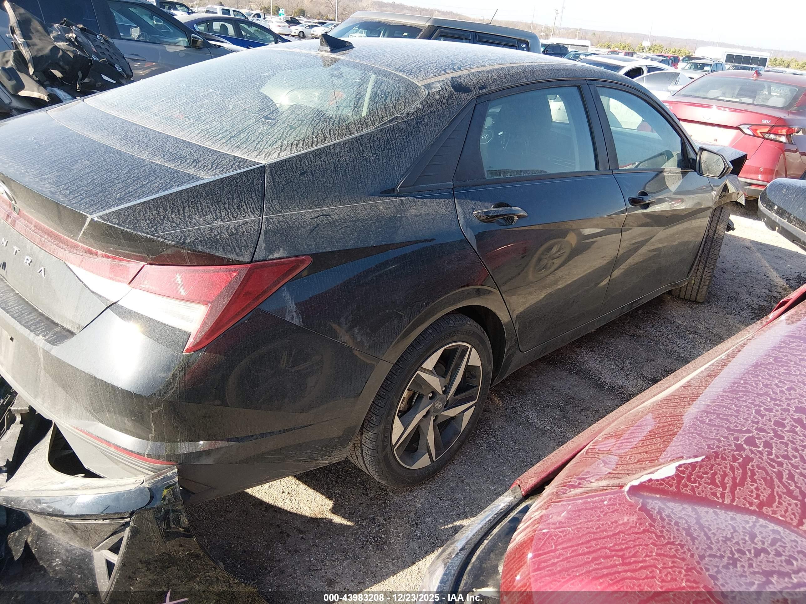 HYUNDAI ELANTRA image 4