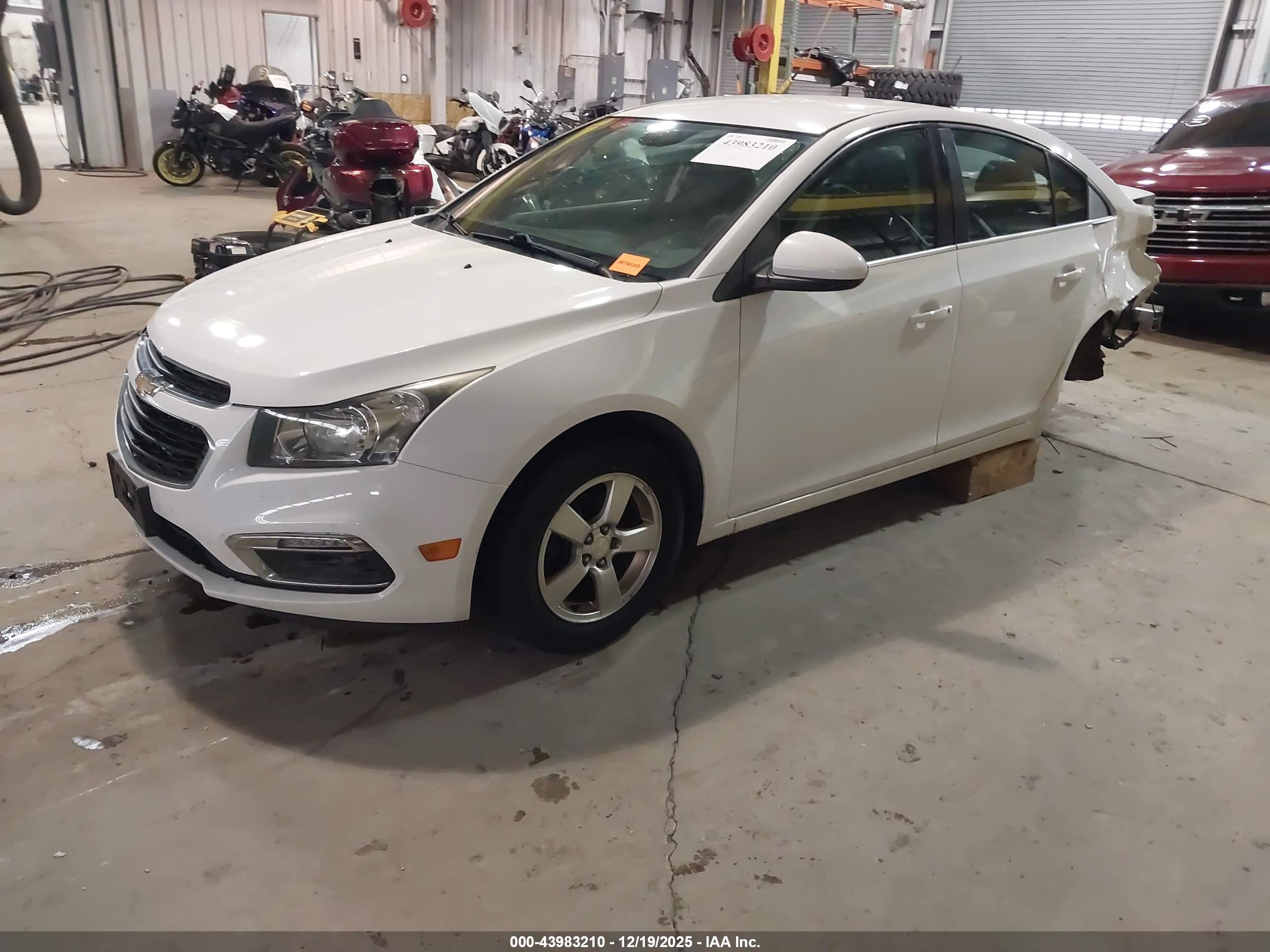 CHEVROLET CRUZE image 2