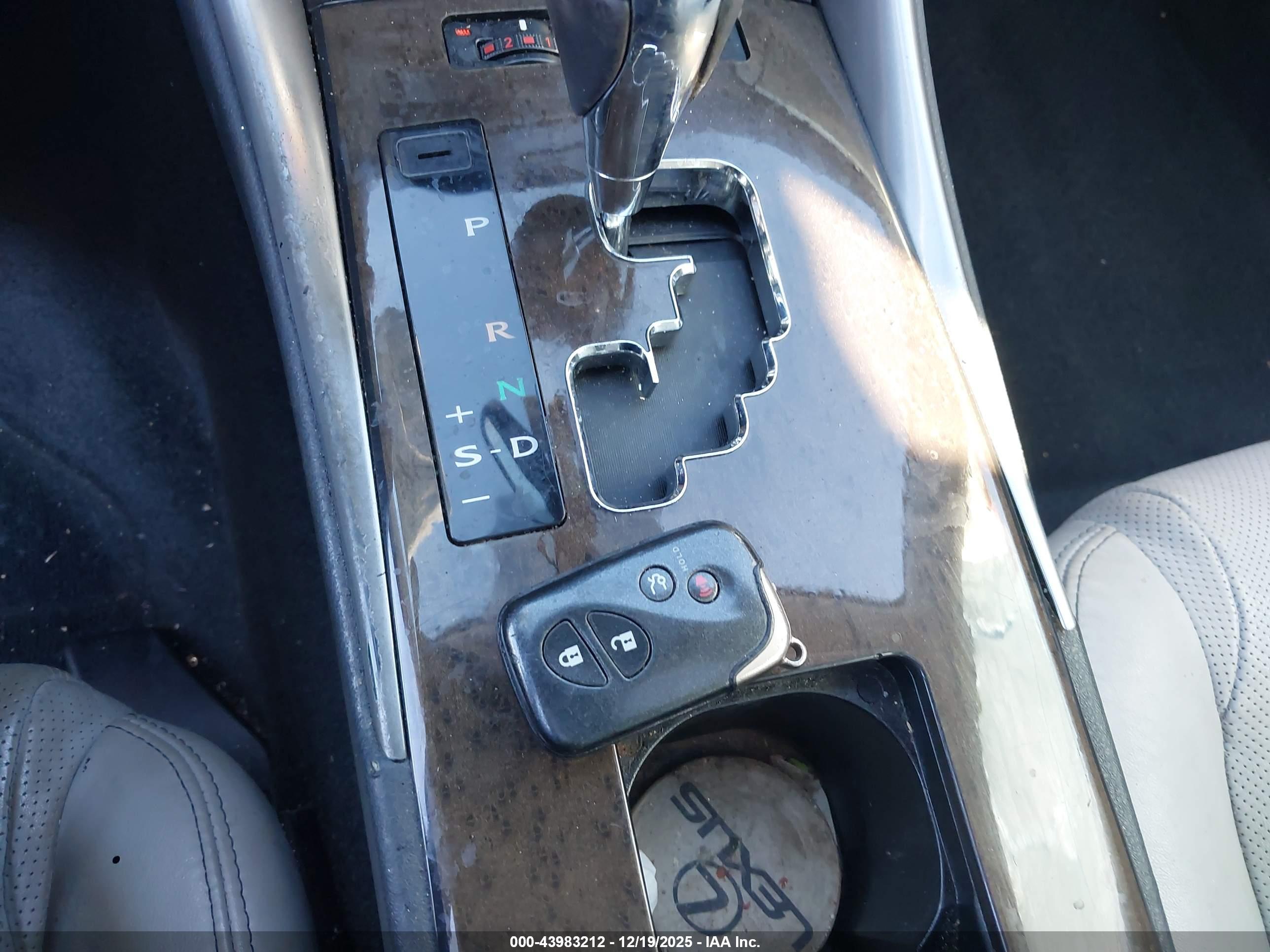 LEXUS IS image 11