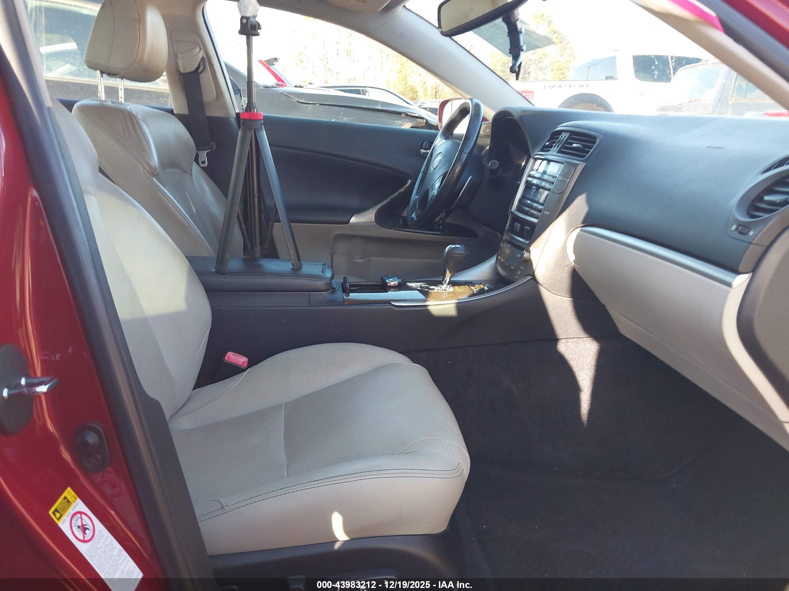LEXUS IS image 5