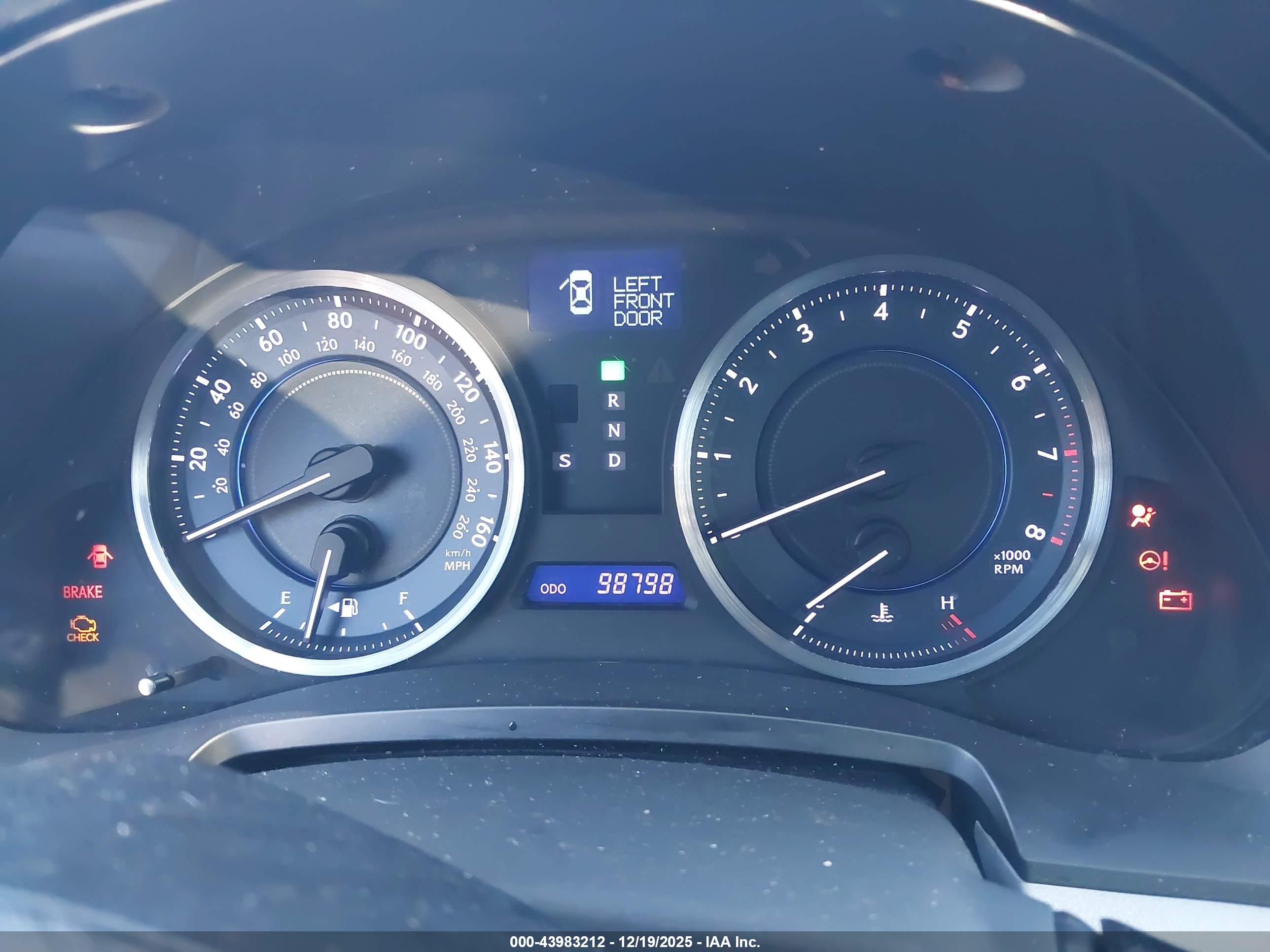 LEXUS IS image 7