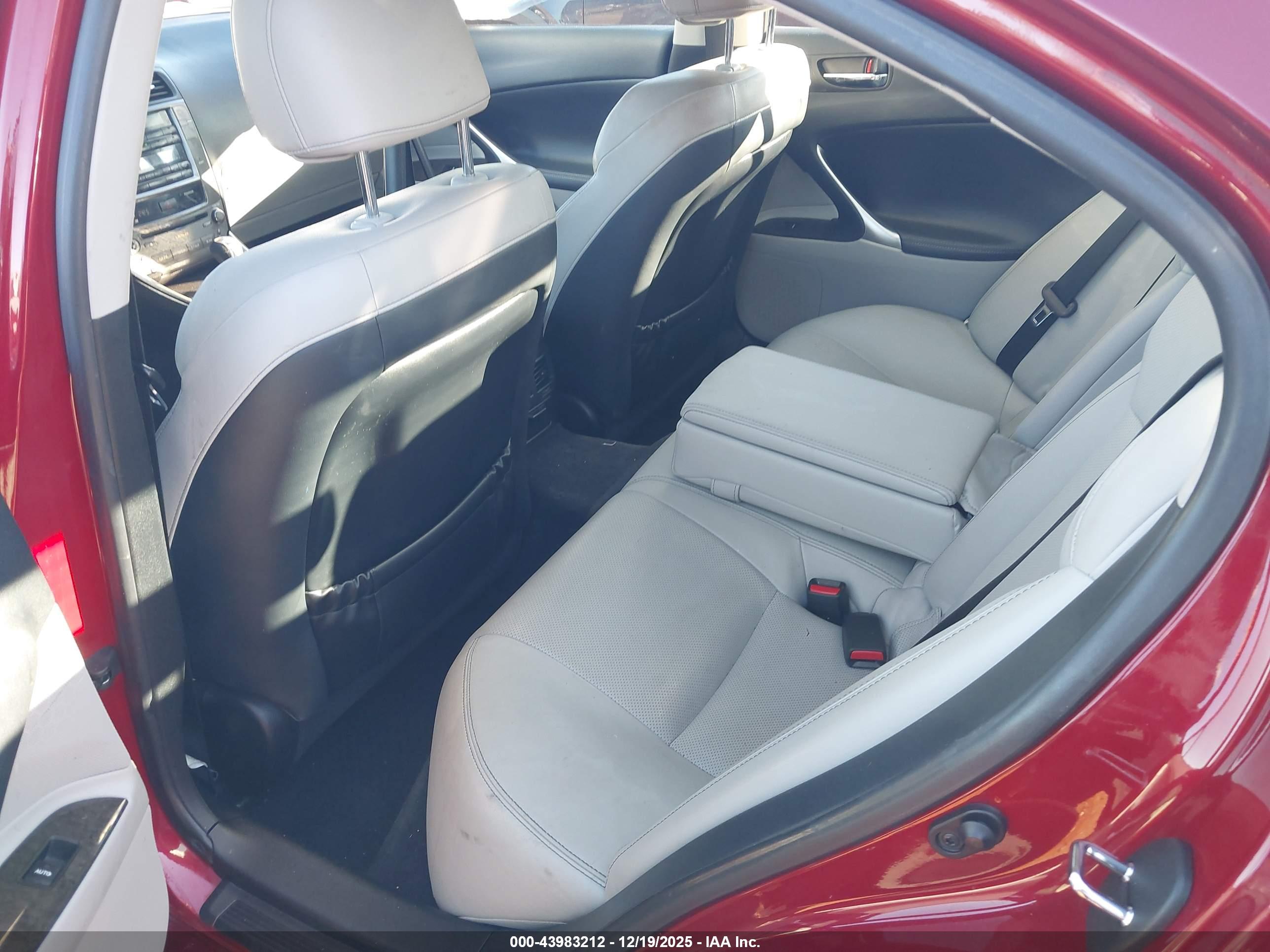 LEXUS IS image 8