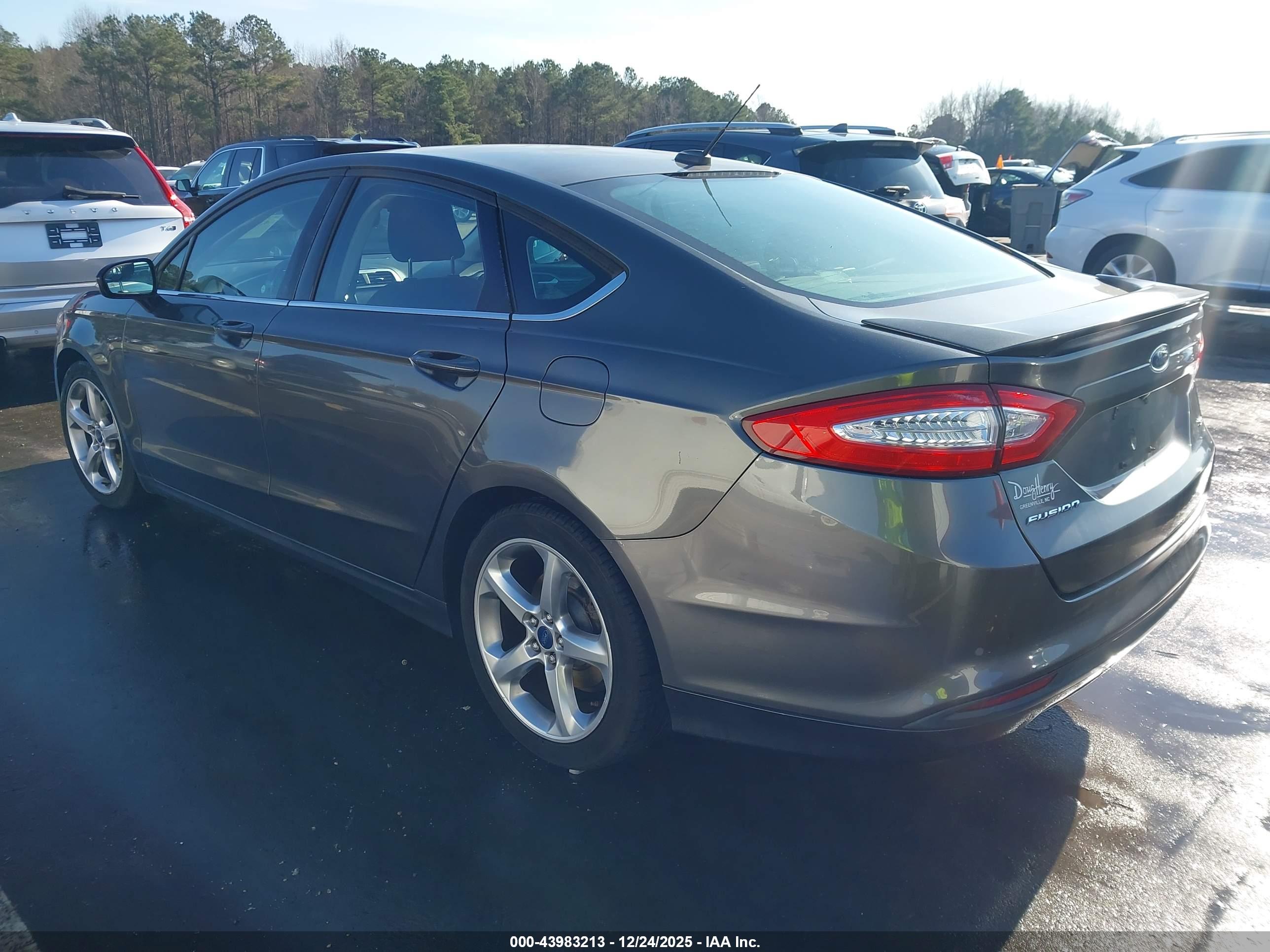 FORD FUSION image 3