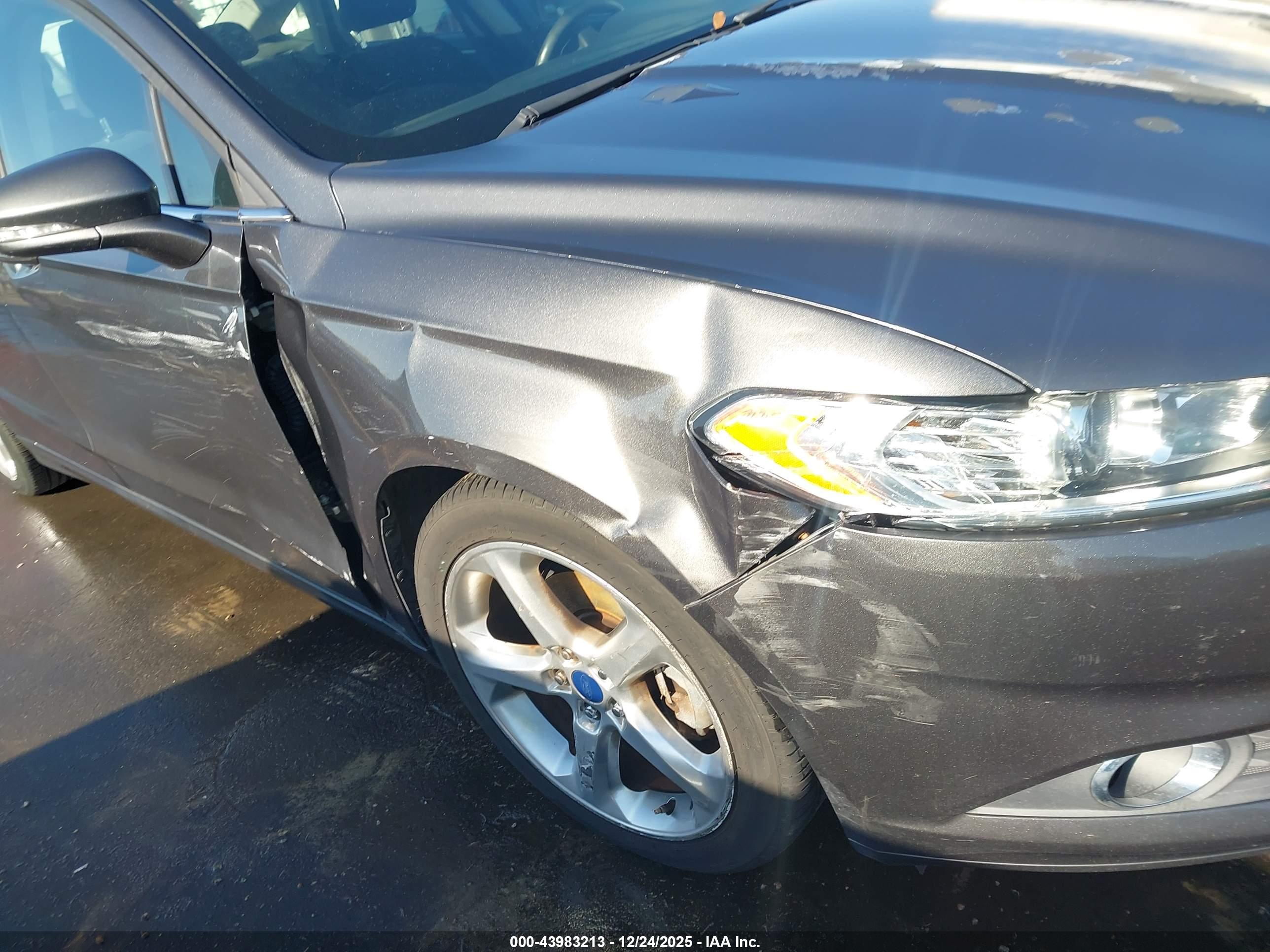 FORD FUSION image 9