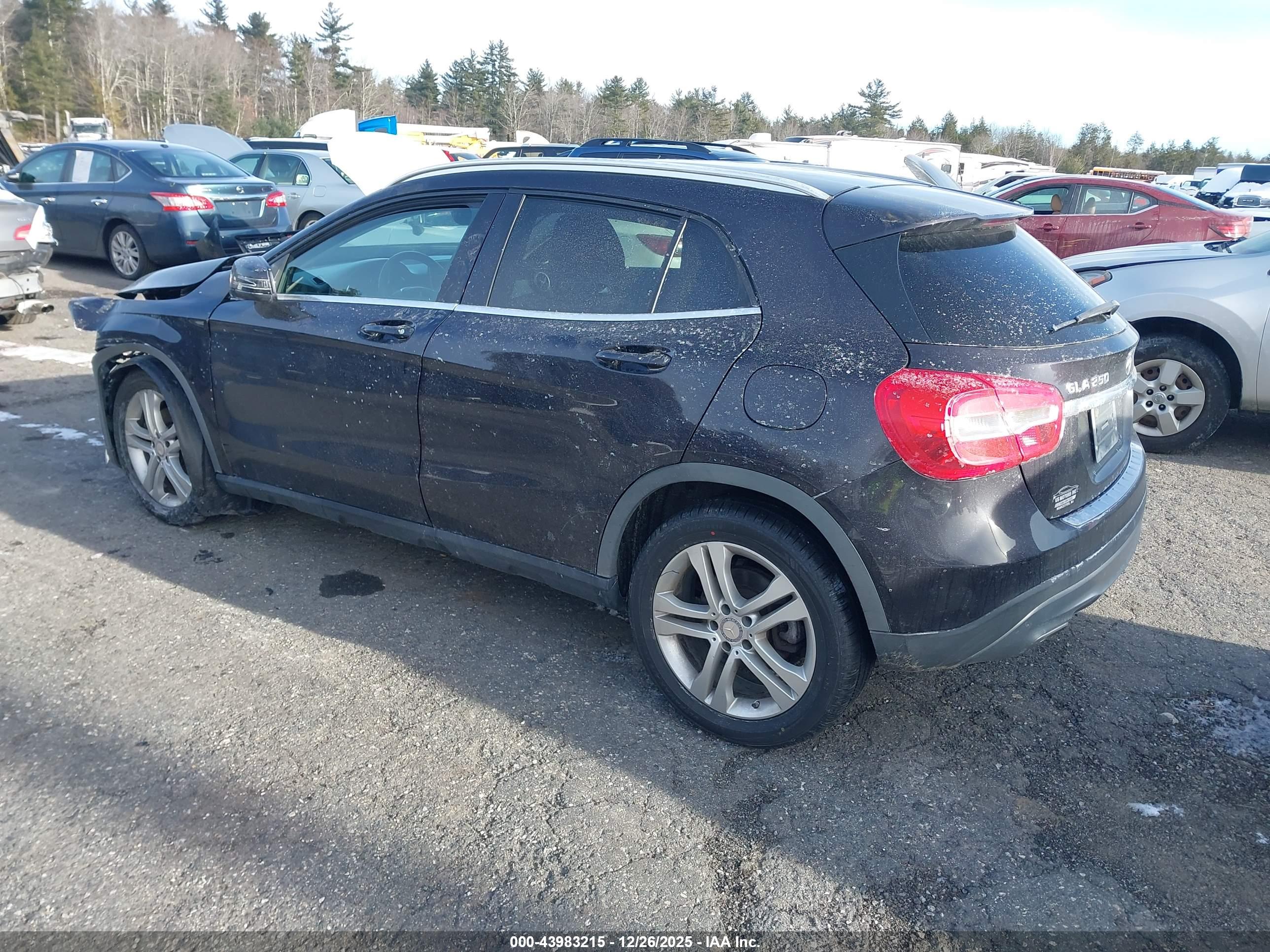 MERCEDES-BENZ GLA image 3