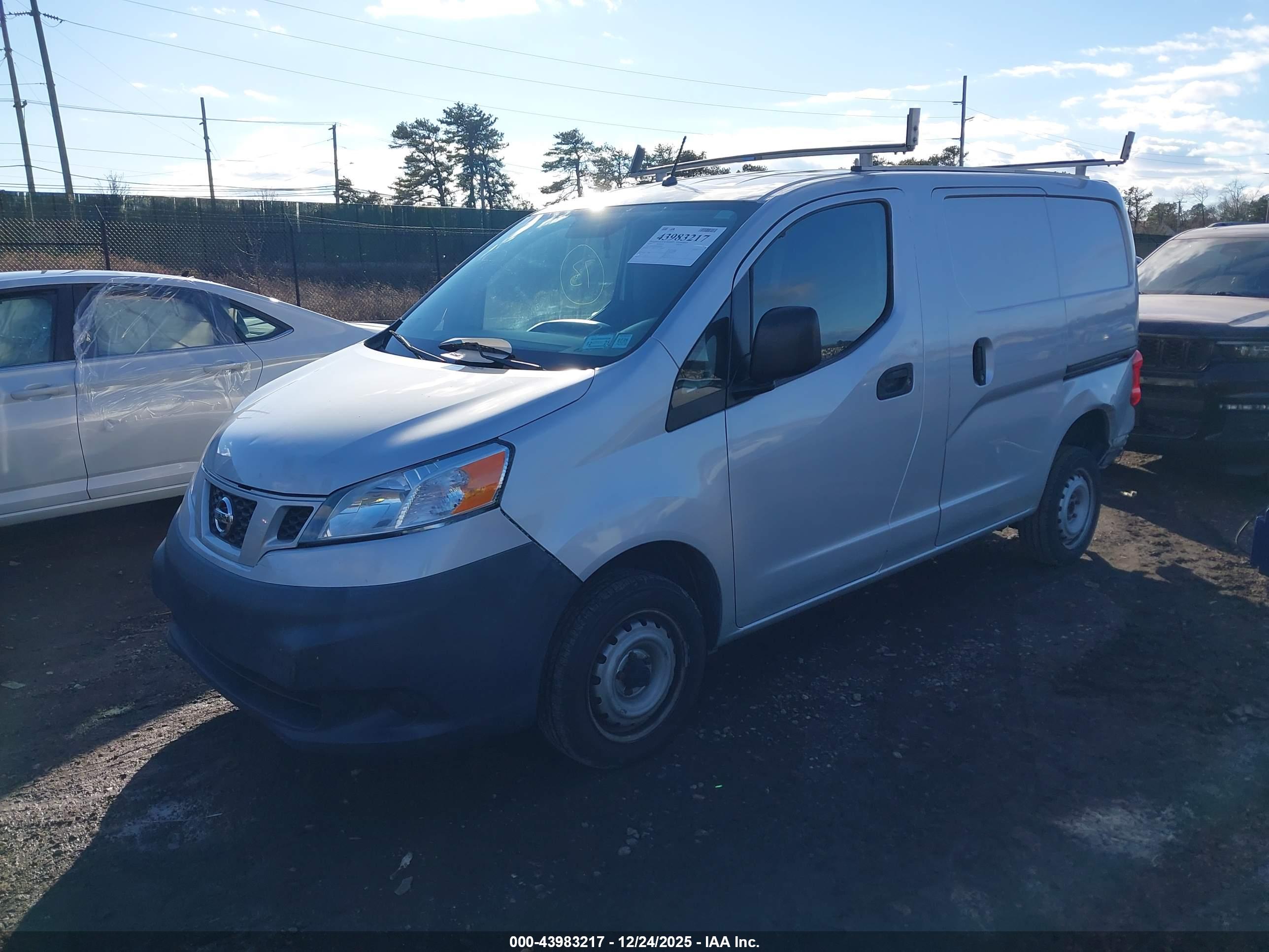 NISSAN NV200 image 2