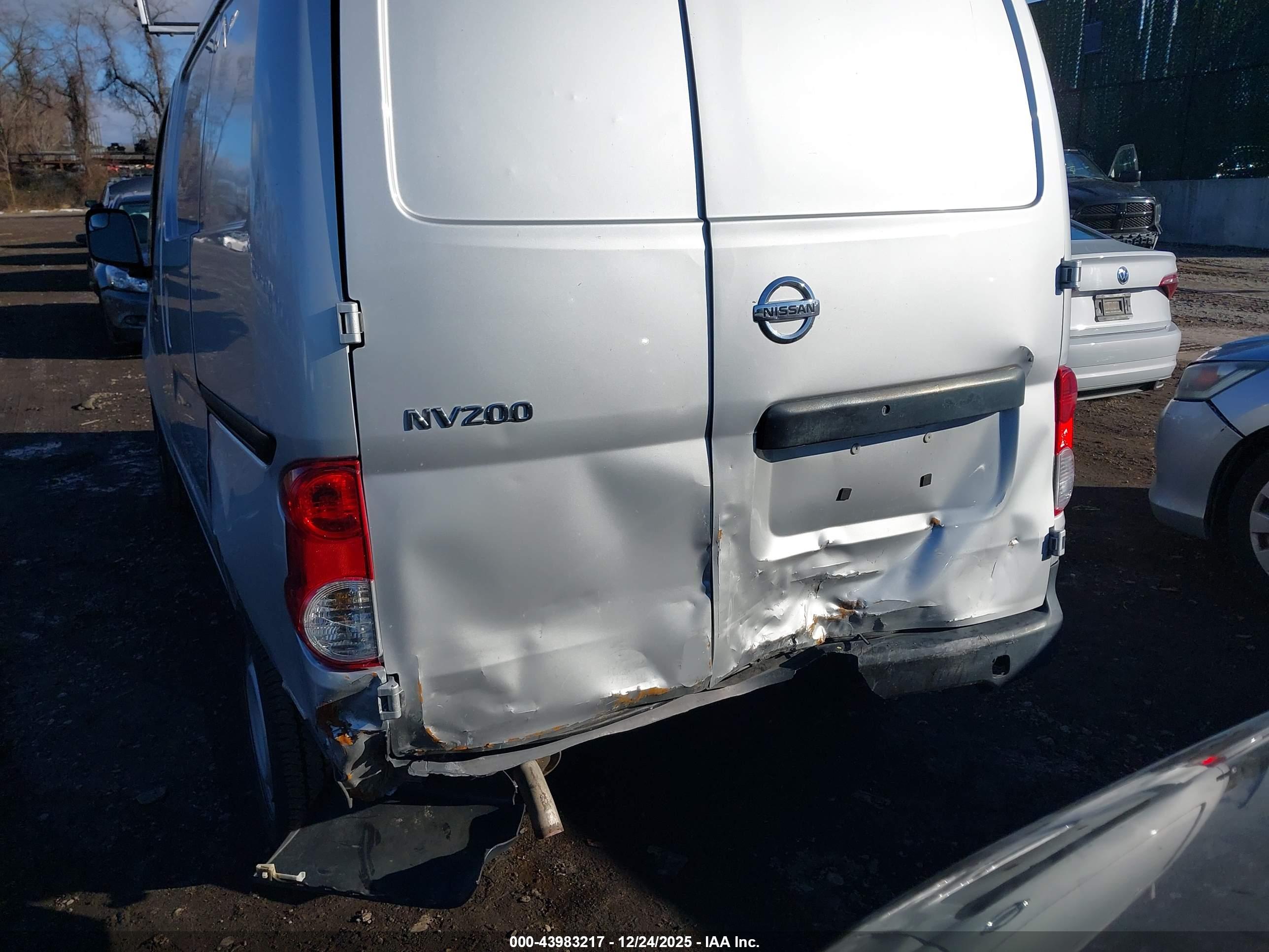 NISSAN NV200 image 6