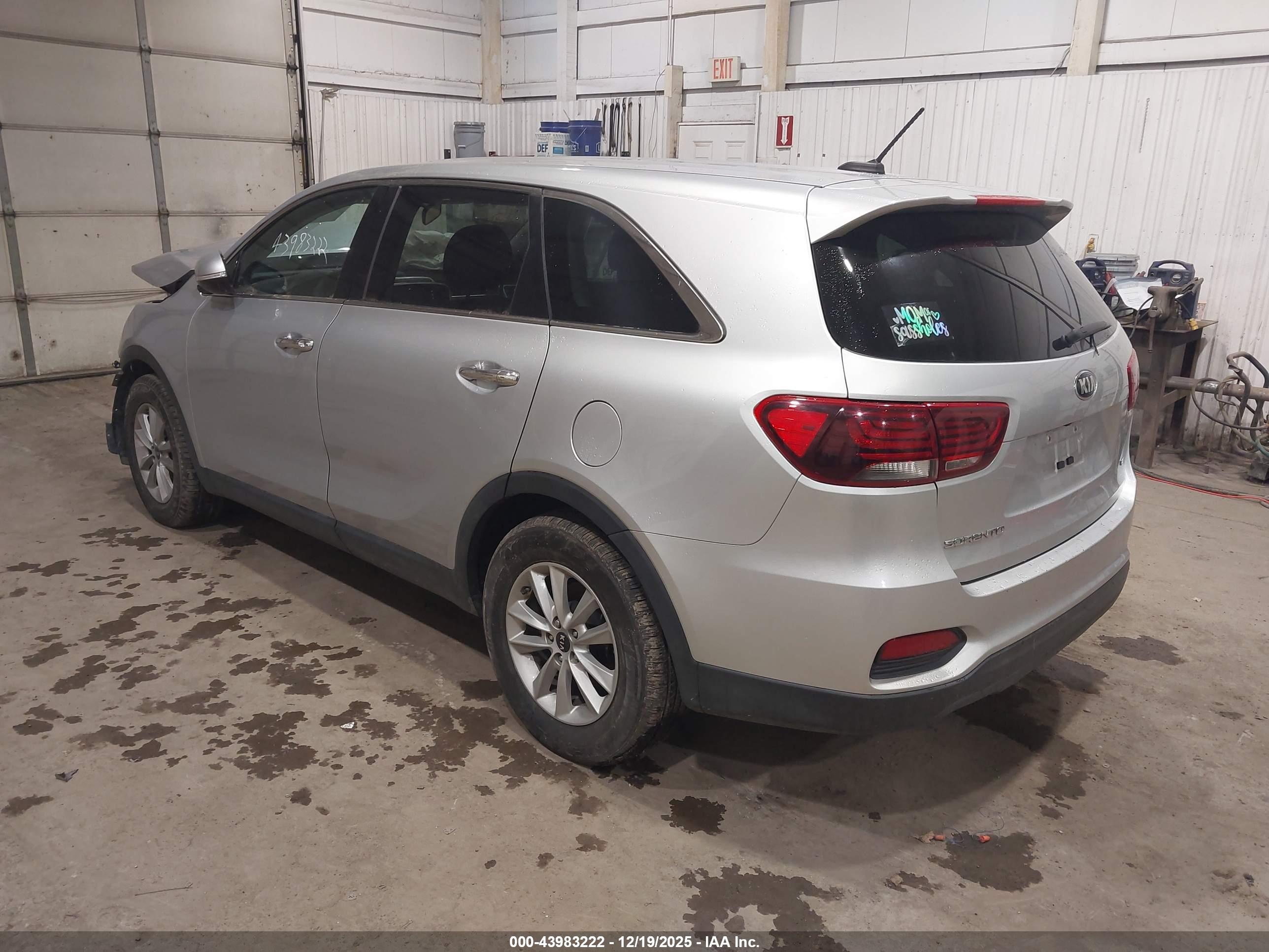 KIA SORENTO image 3