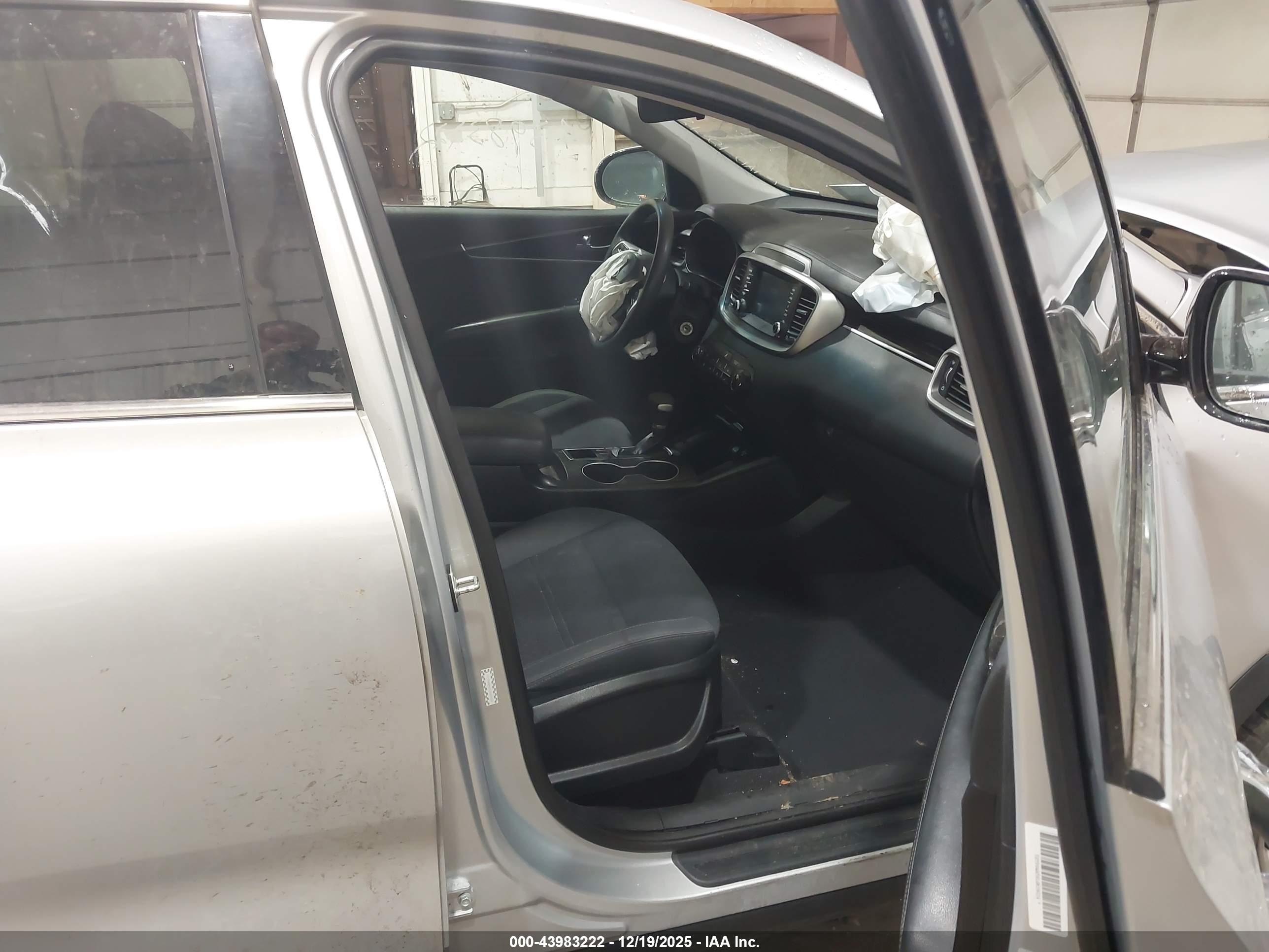 KIA SORENTO image 5