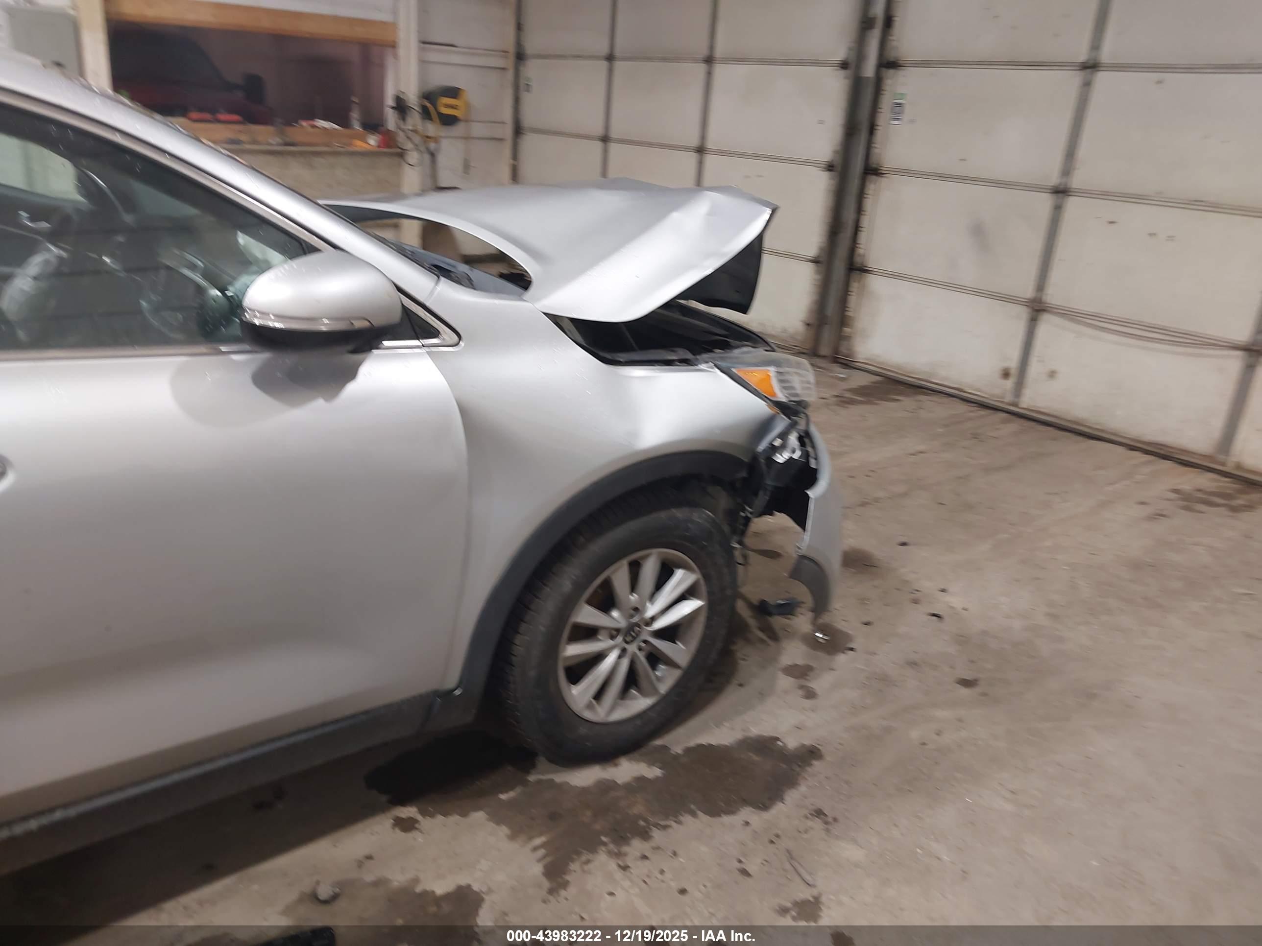 KIA SORENTO image 6