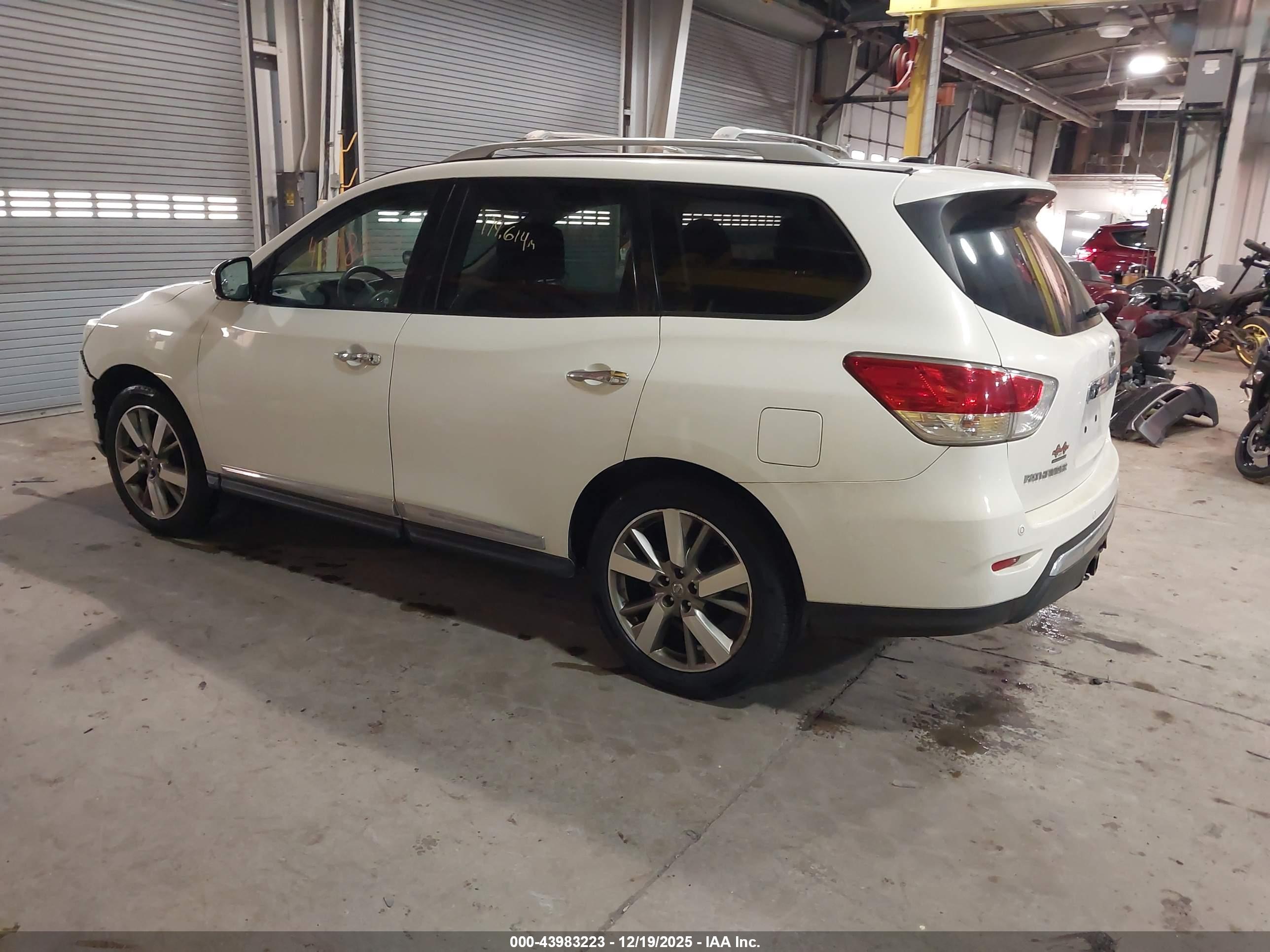 NISSAN PATHFINDER image 3