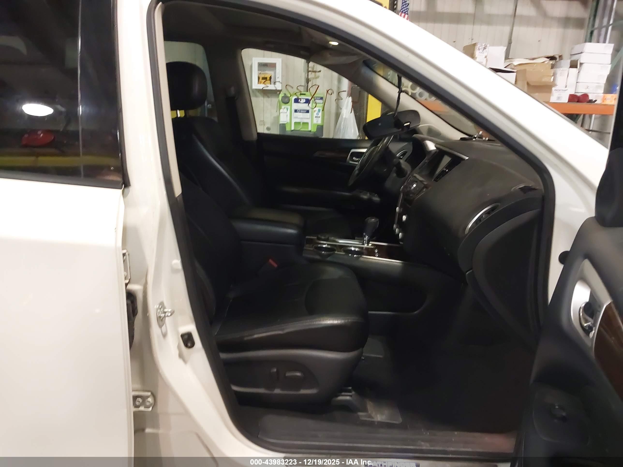 NISSAN PATHFINDER image 5