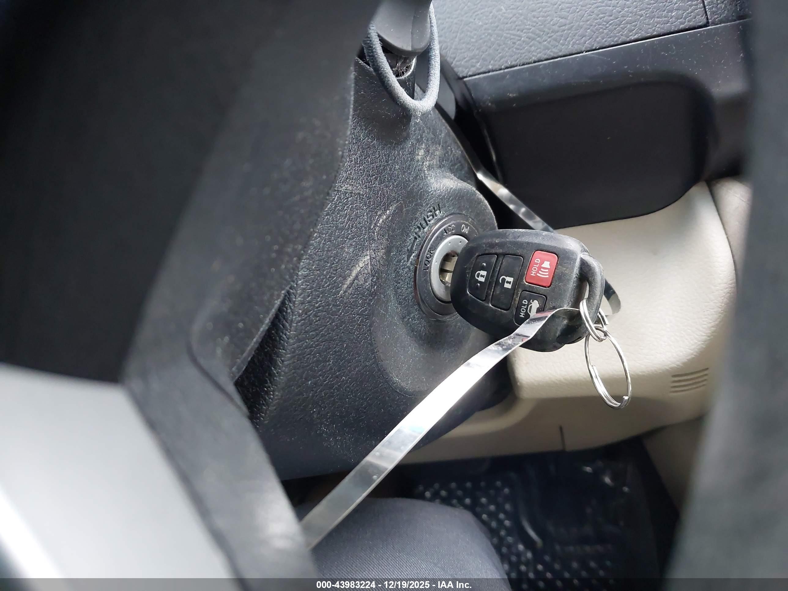 TOYOTA CAMRY image 11