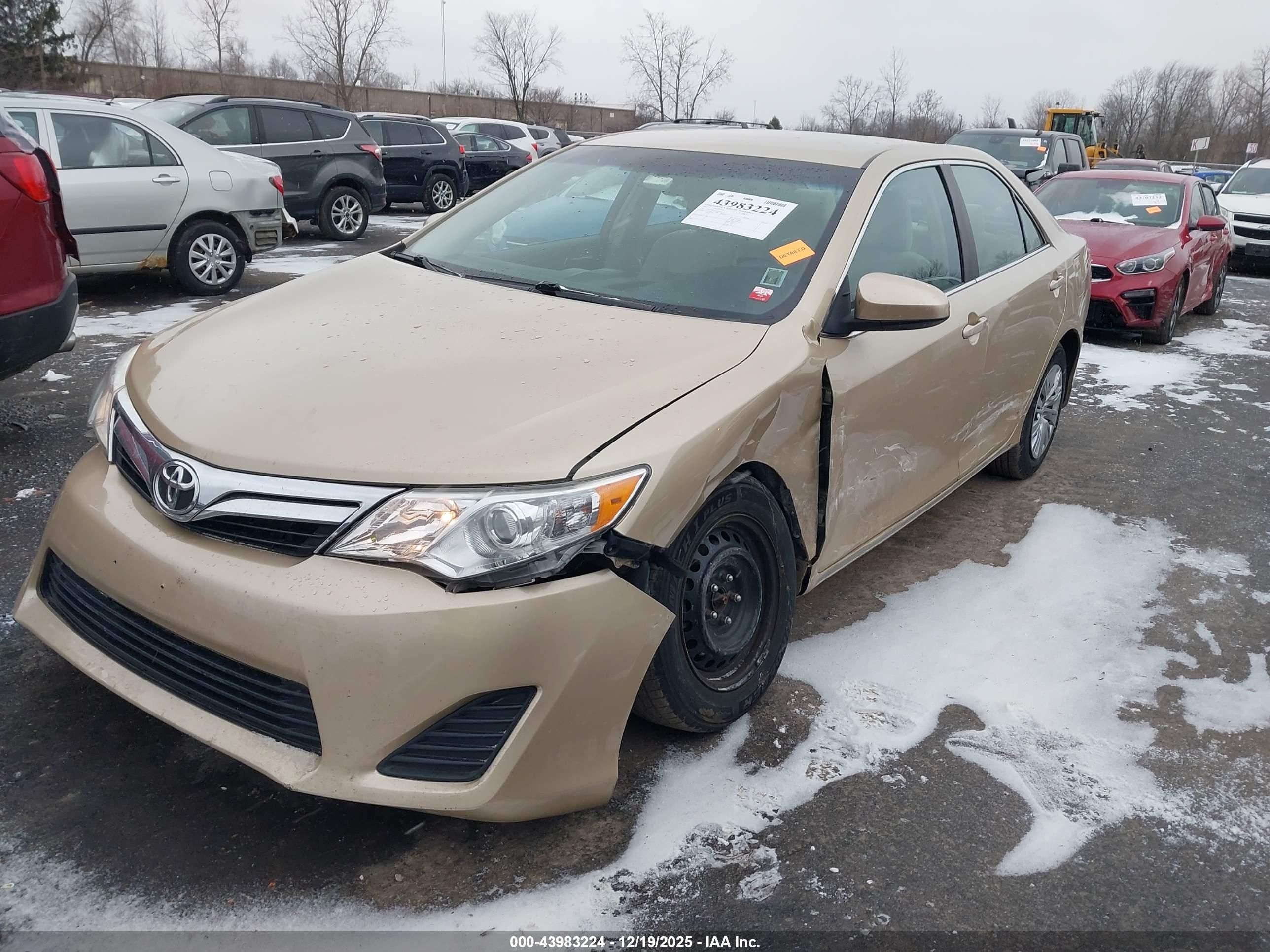 TOYOTA CAMRY image 2